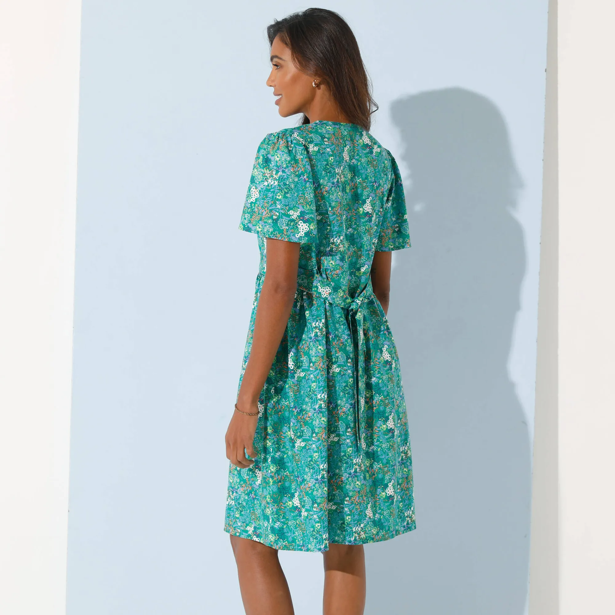 Jurk<Blancheporte Jurk met knoopsluiting en 'vlinder' mouwen, bedrukt groen / blauw