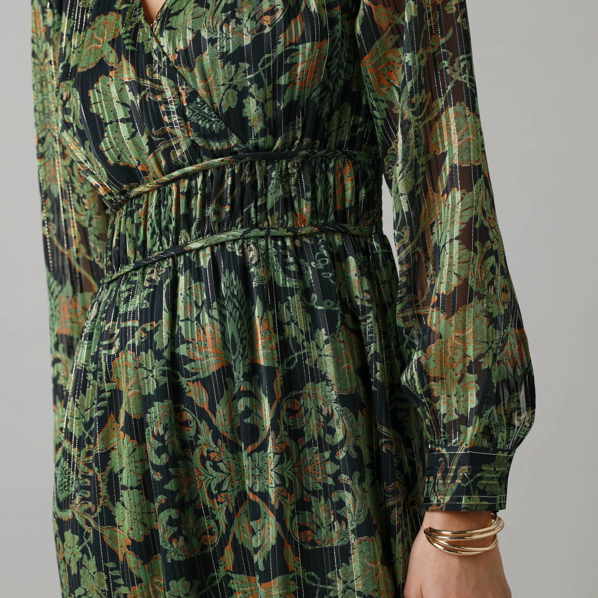 Feestoutfits Dames|Jurk<Lora Zellini Jurk met lange mouwen en strookdetails, bedrukte jacquardvoile zwart / groen