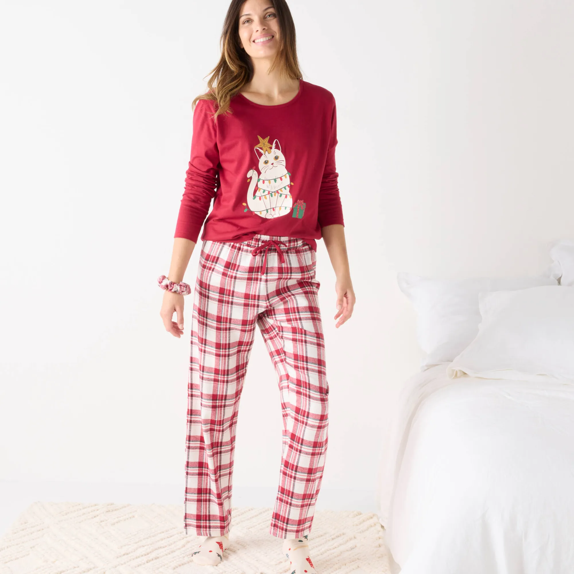 Pyjama<Blancheporte Kerstpyjama met 'kat' motief in katoen-flanel, met scrunchie rood