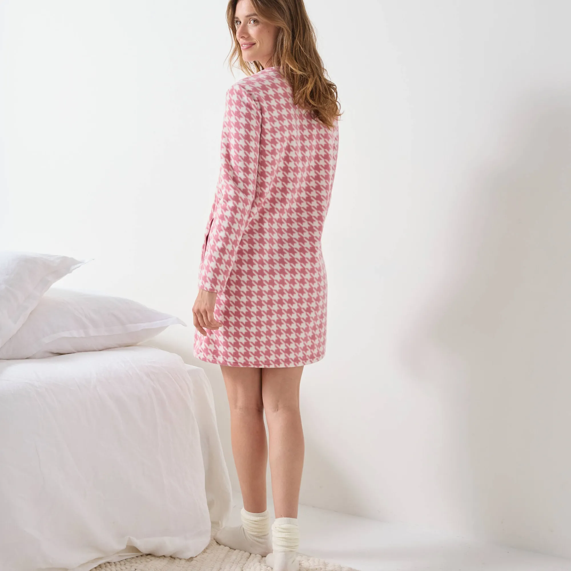 Nachthemd<Blancheporte Kort nachthemd in fleece met pied-de-coq print roze