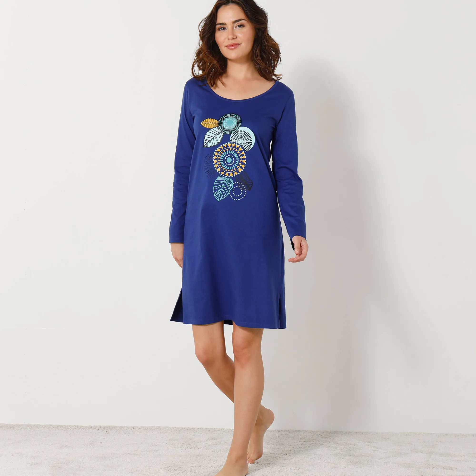Nachthemd<Blancheporte Kort nachthemd met lange mouwen en rozettenmotief felblauw