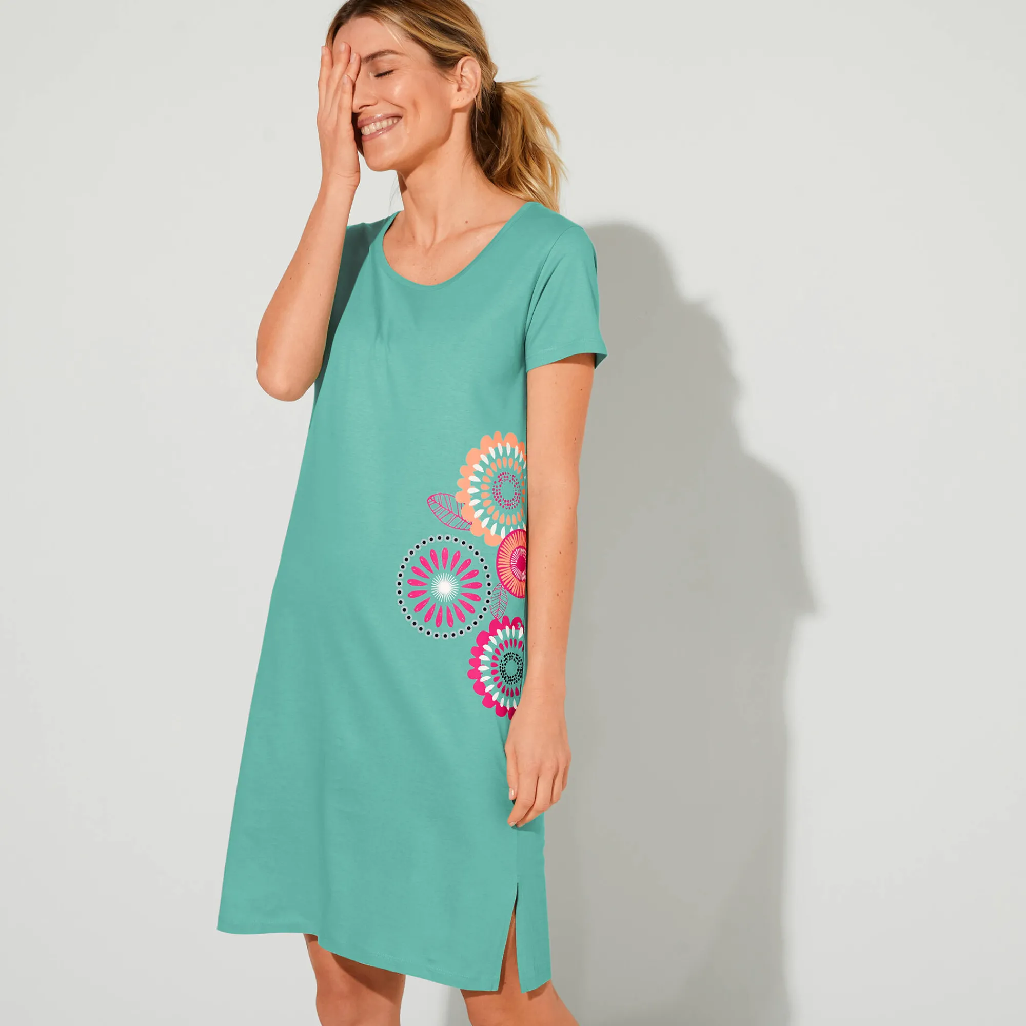 Nachthemd<Blancheporte Kort nachthemd met rozettenprint laguneblauw