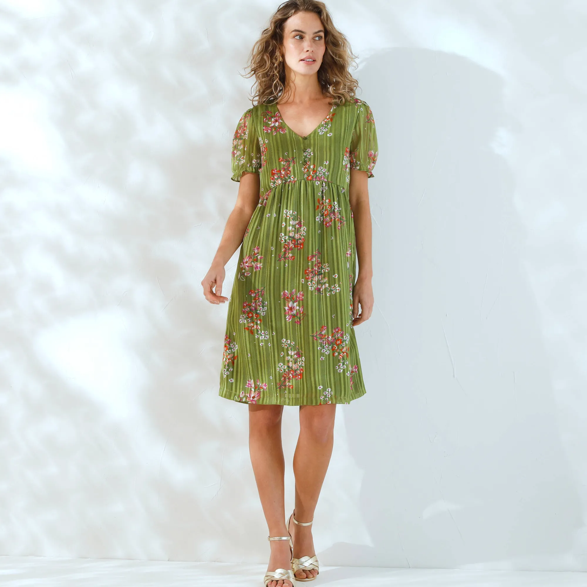 Jurk<Blancheporte Korte jurk met bloemenprint, voile en glanzende draad kaki / roze