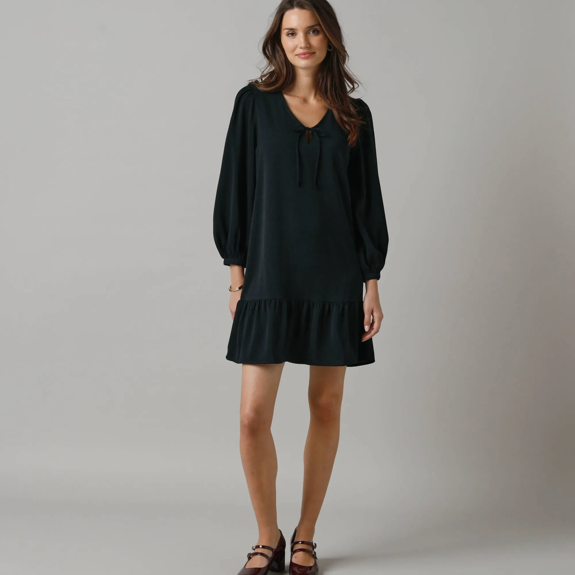 Feestoutfits Dames|Jurk<Lora Zellini Korte jurk met strook en striklintjes, crêpe zwart