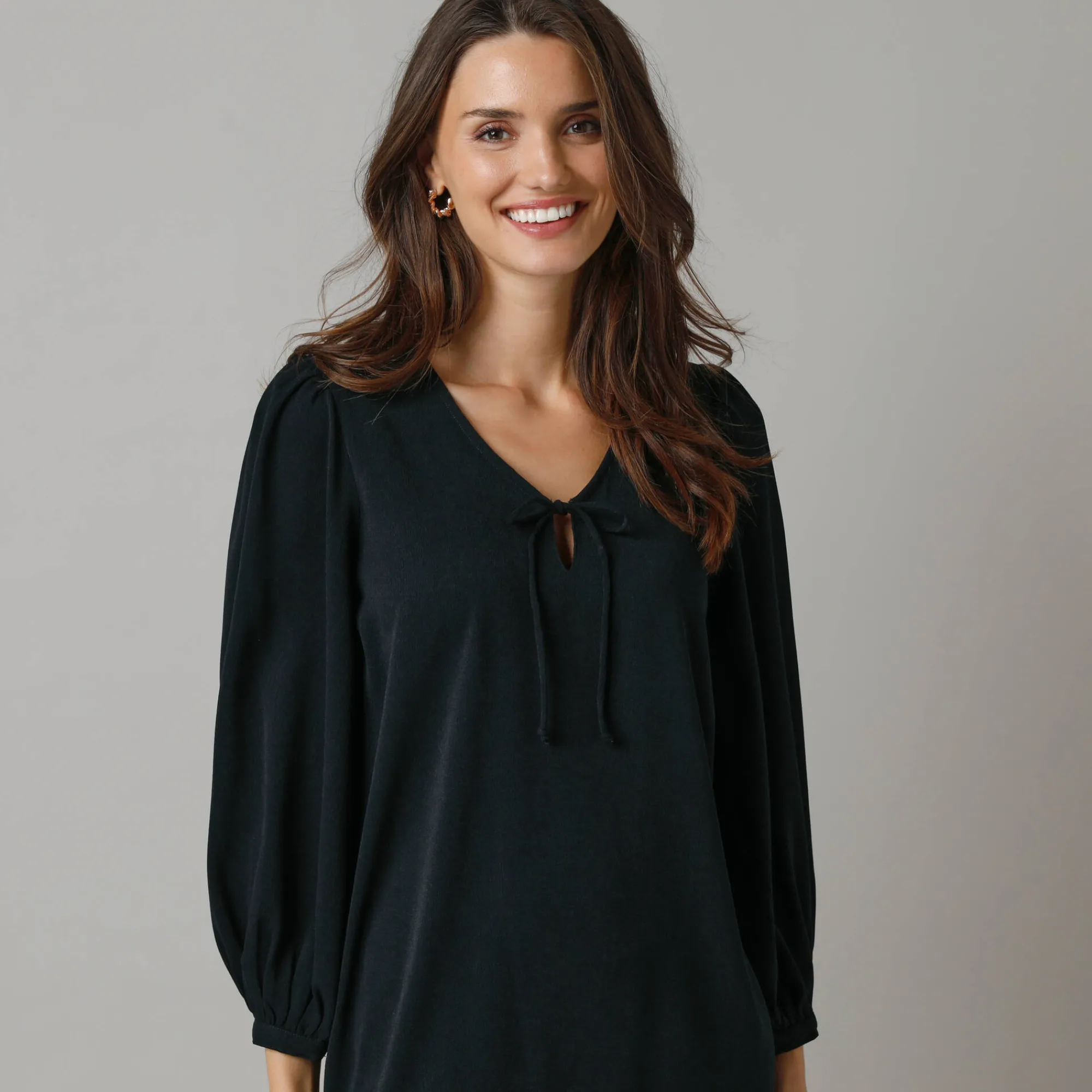 Feestoutfits Dames|Jurk<Lora Zellini Korte jurk met strook en striklintjes, crêpe zwart