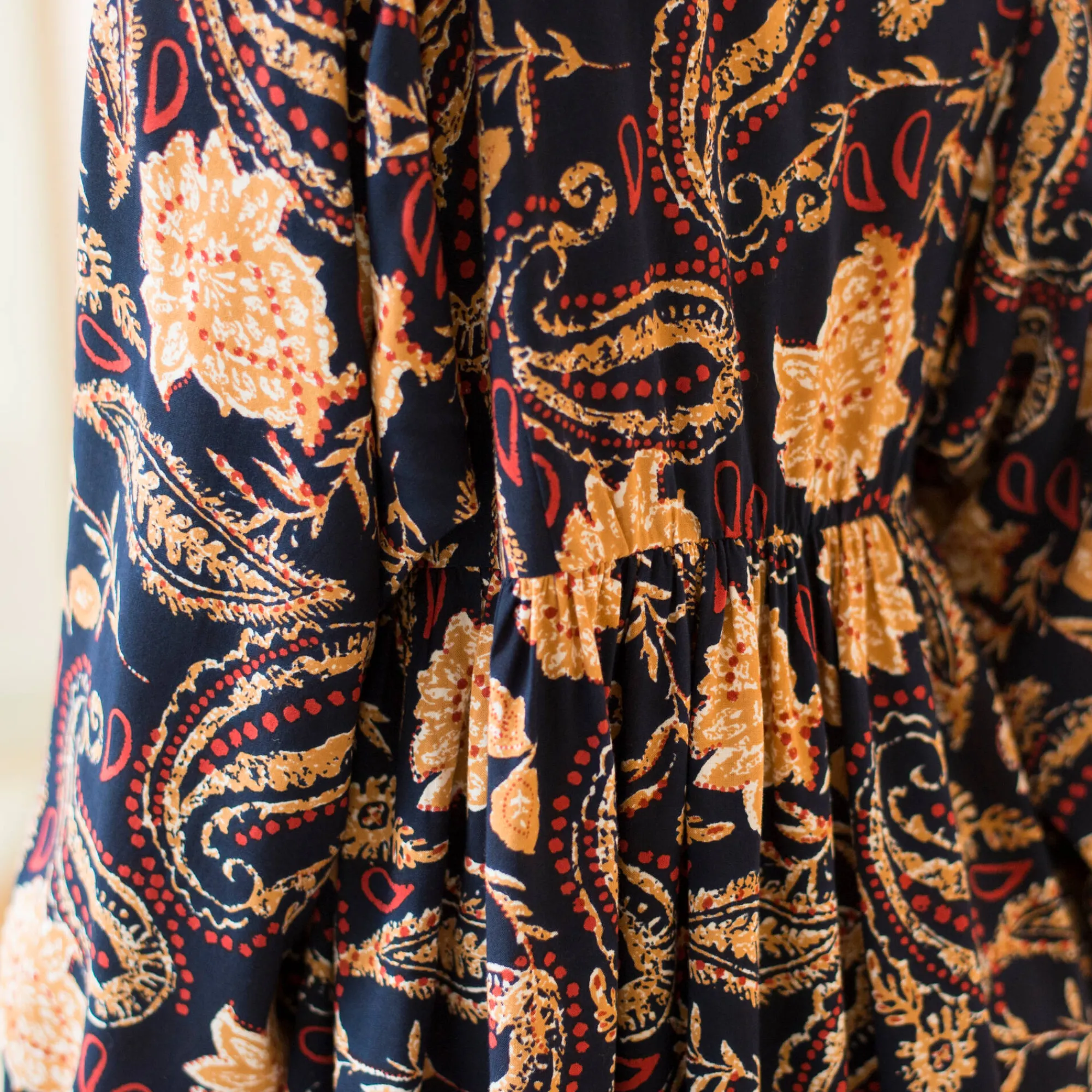 Jurk<Blancheporte Korte jurk met V-hals, 'boho' print marine / karamel