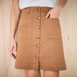 Rok<Blancheporte Korte, uitlopende rok met knopen karamel