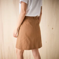 Rok<Blancheporte Korte, uitlopende rok met knopen karamel