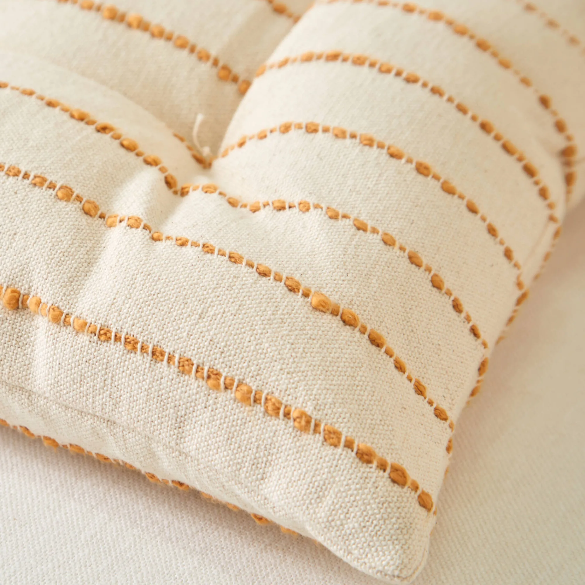 Vloerkussen<Blancheporte Lang, decoratief kussen in artisanaal weefsel naturel / honing