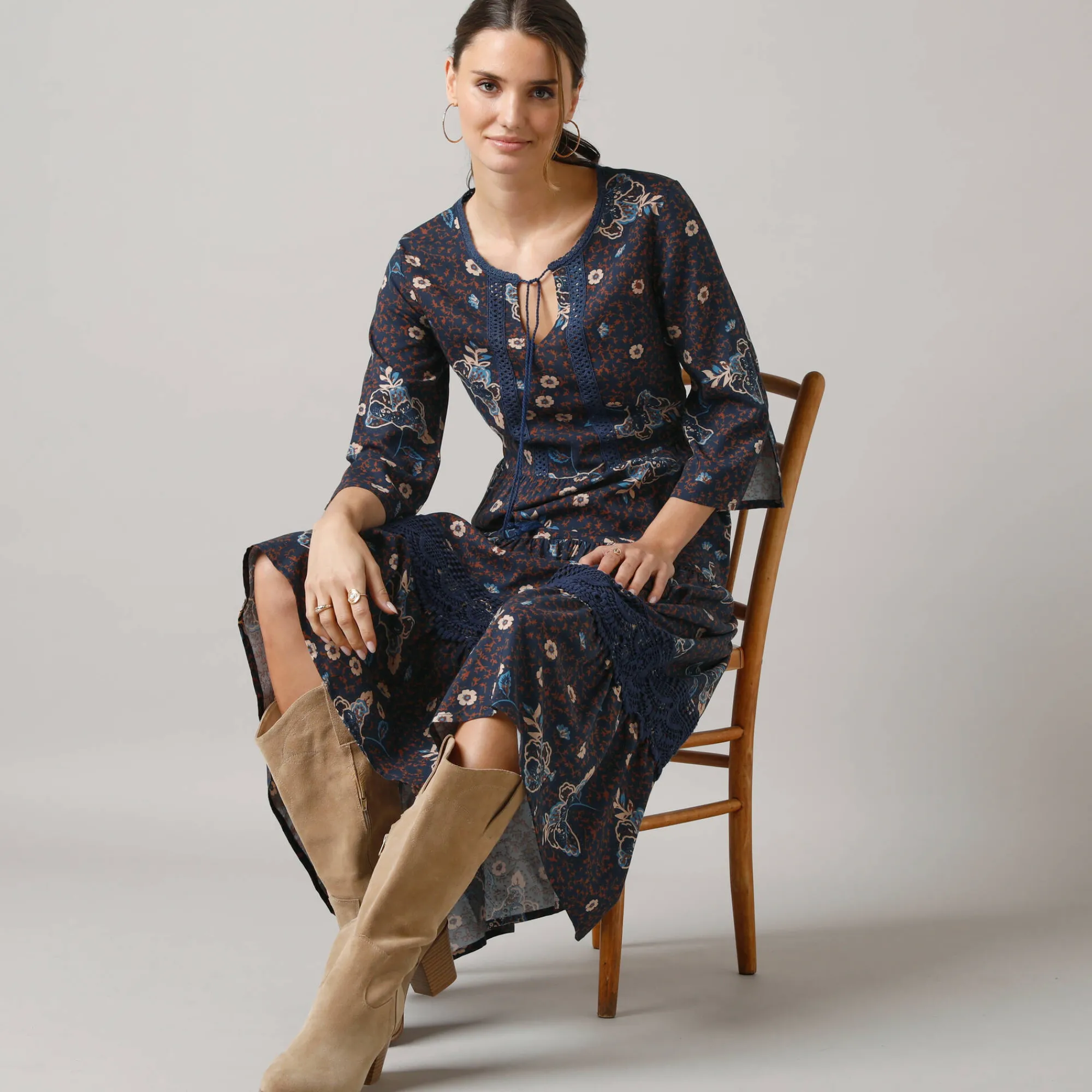 Jurk<Lora Zellini Lange, bedrukte jurk met 3/4-mouwen, details in macramé marine