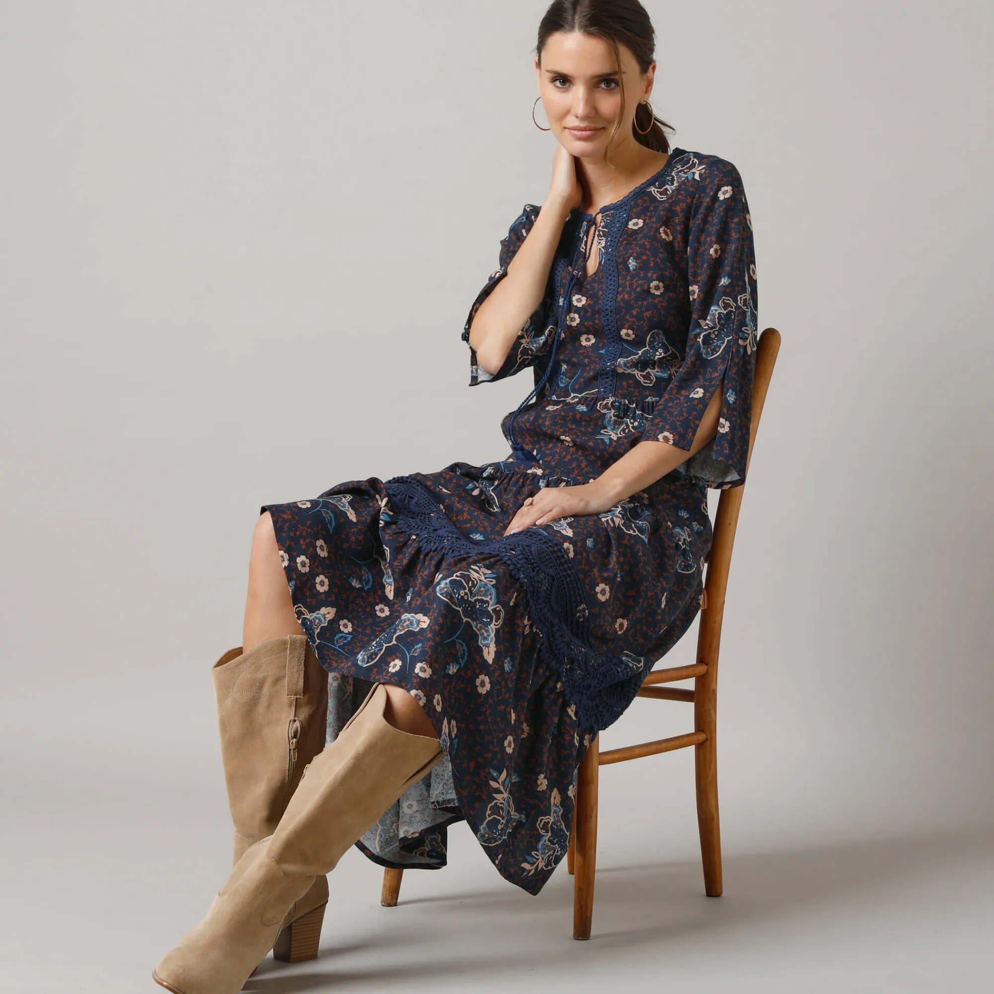 Jurk<Lora Zellini Lange, bedrukte jurk met 3/4-mouwen, details in macramé marine