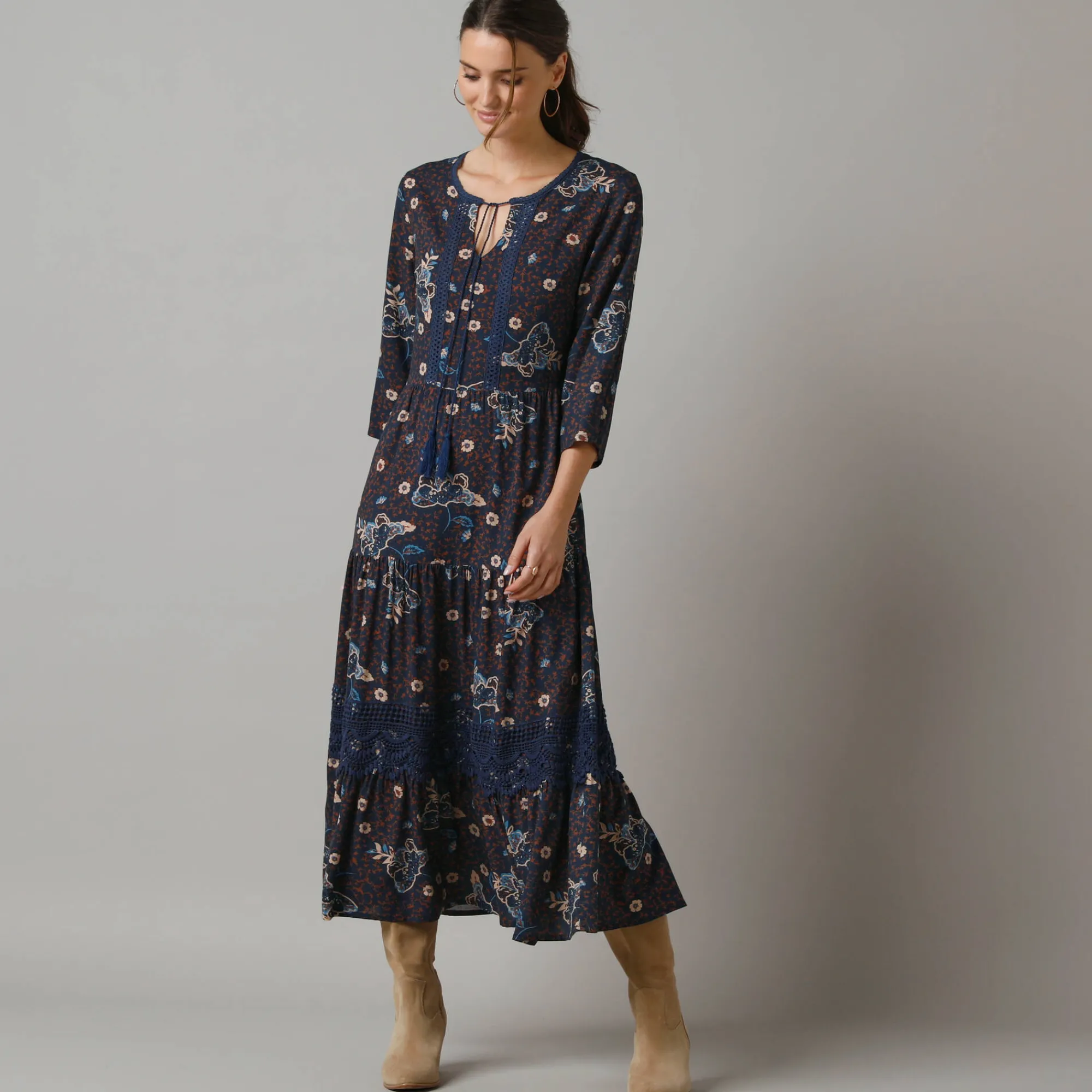 Jurk<Lora Zellini Lange, bedrukte jurk met 3/4-mouwen, details in macramé marine