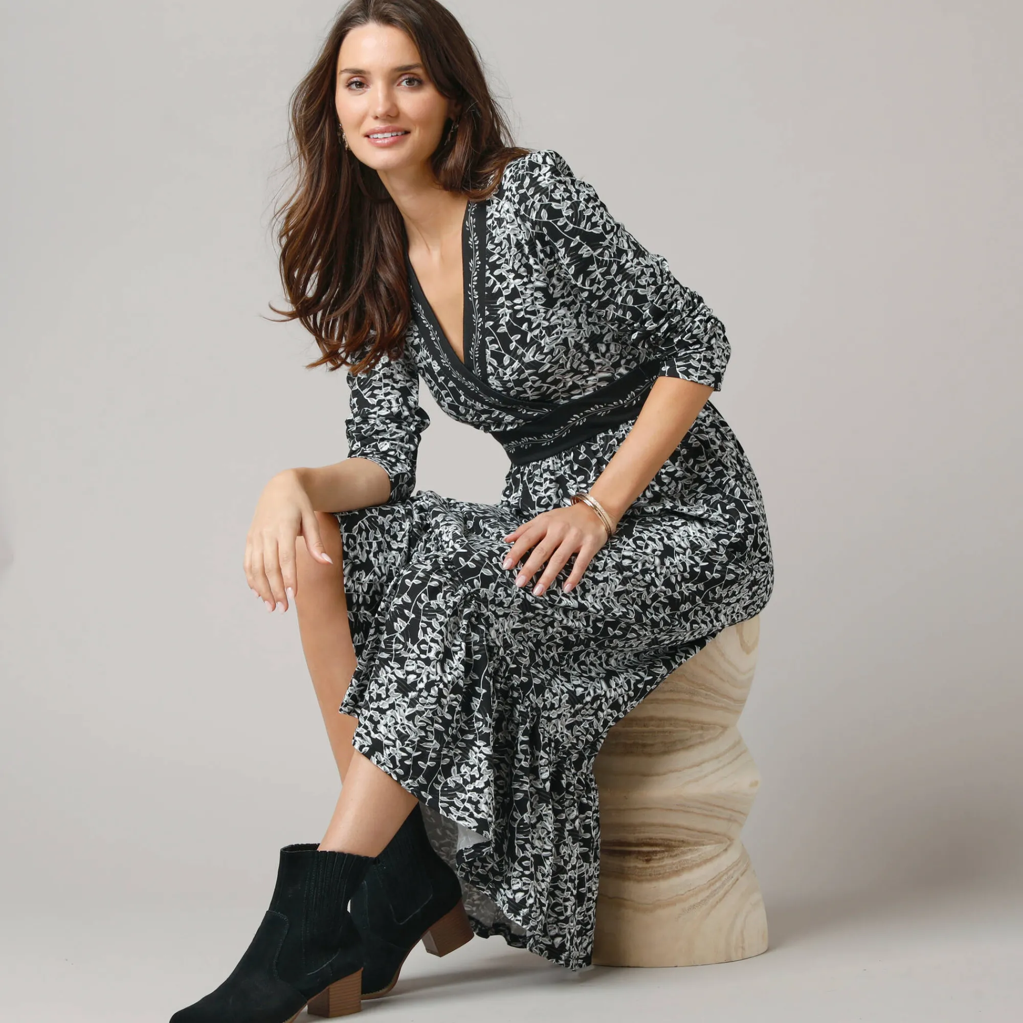 Jurk<Lora Zellini Lange jurk in wikkelstijl, bedrukt tricot zwart / ecru
