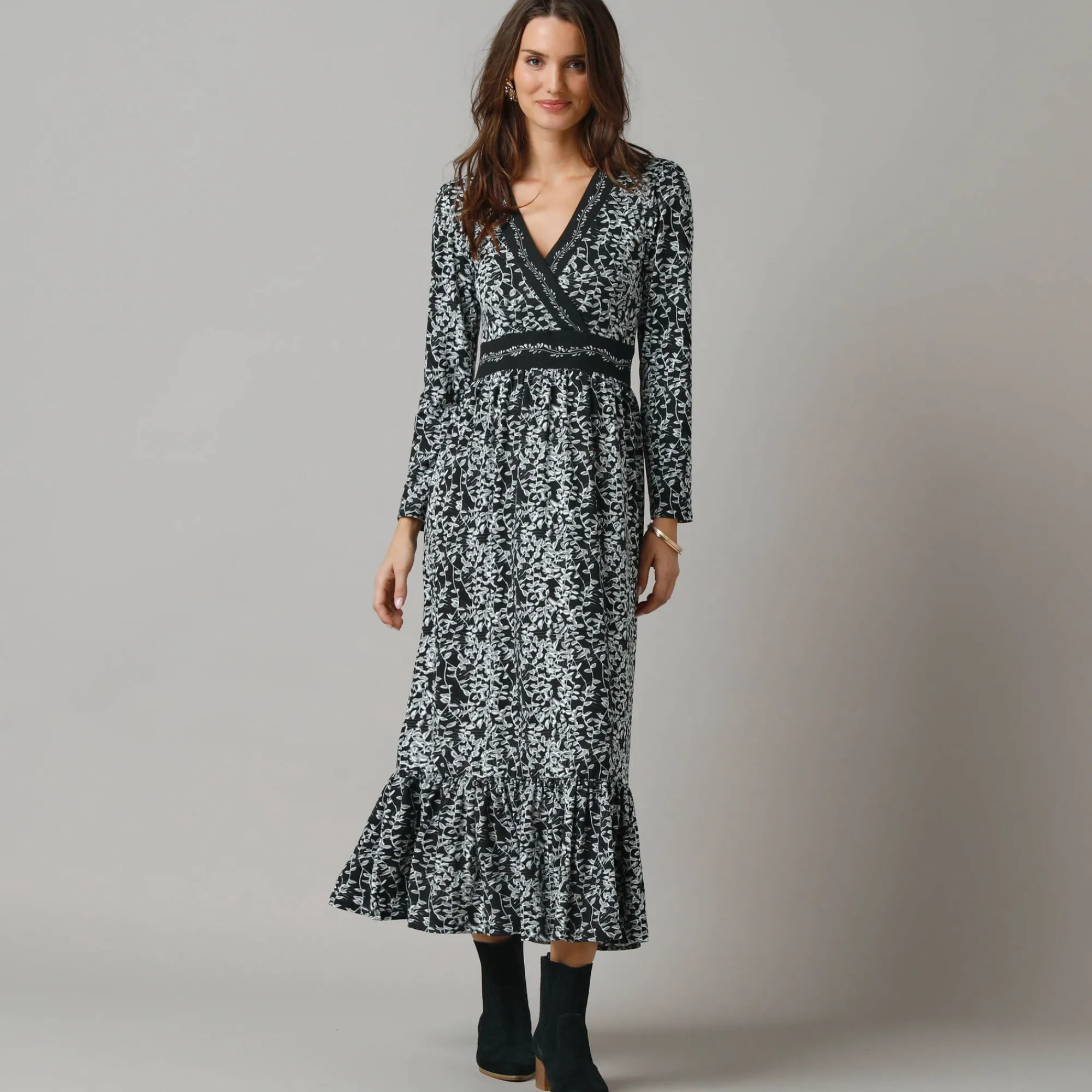 Jurk<Lora Zellini Lange jurk in wikkelstijl, bedrukt tricot zwart / ecru