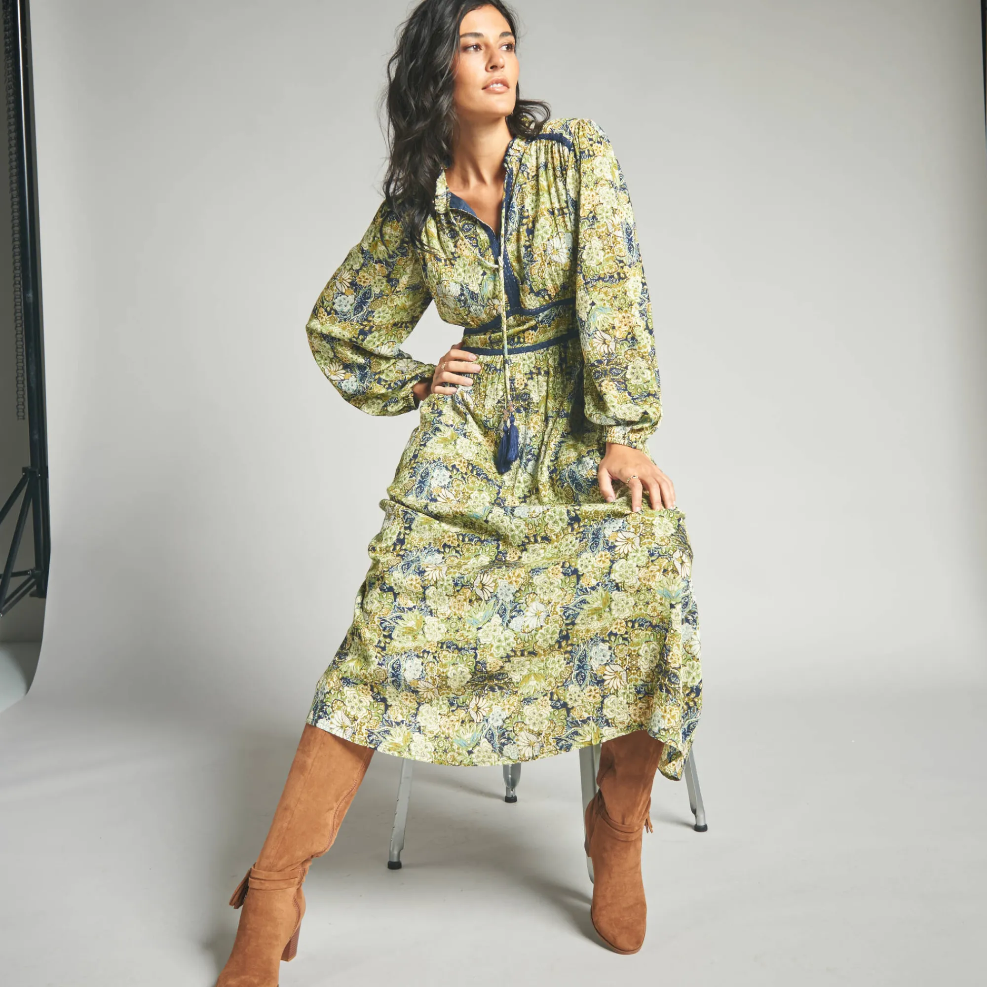 Jurk<Lora Zellini Lange jurk met bloemenprint en afwerkingen in macramé marine / groen