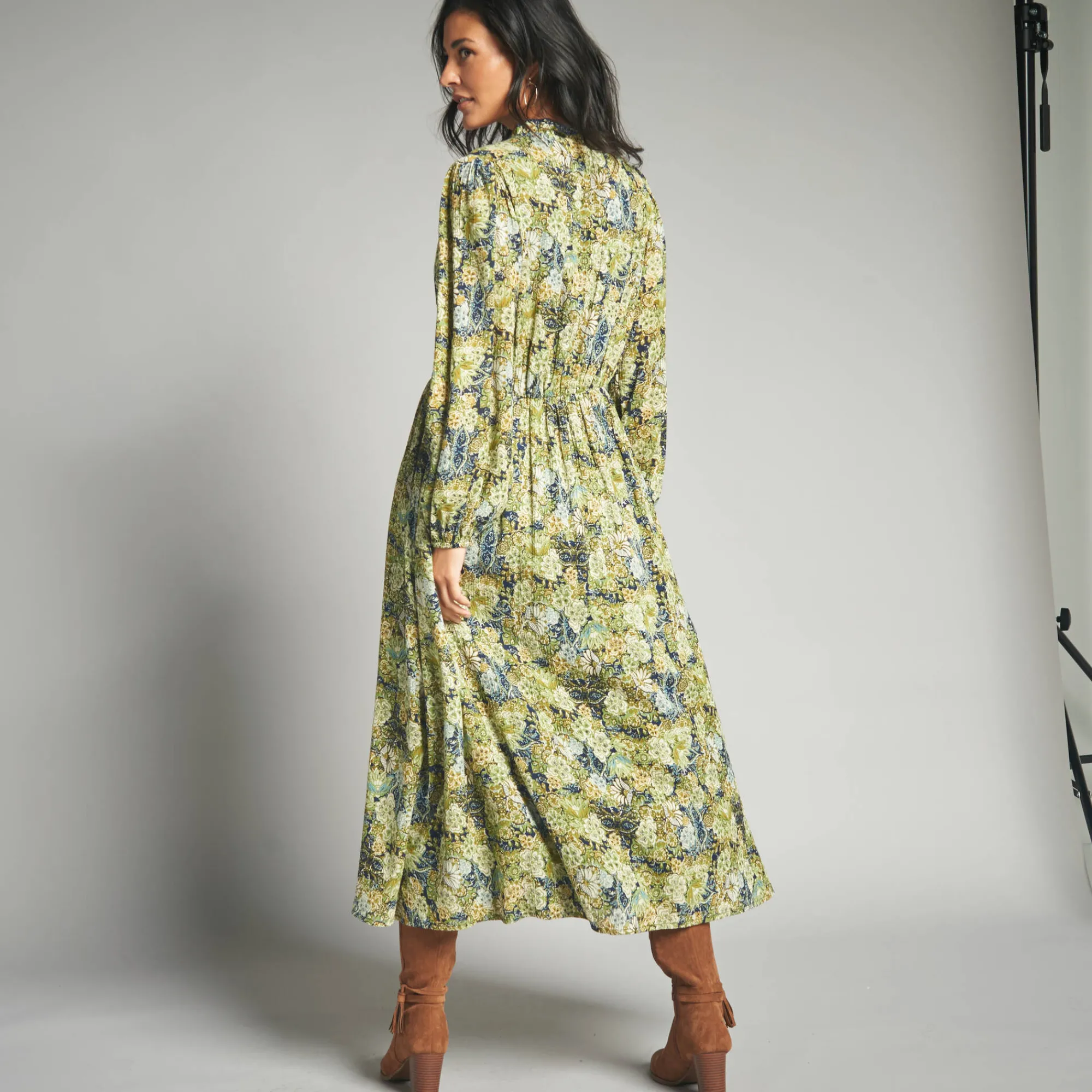 Jurk<Lora Zellini Lange jurk met bloemenprint en afwerkingen in macramé marine / groen