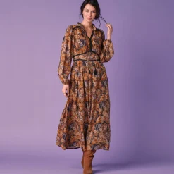 Jurk<Lora Zellini Lange jurk met bloemenprint en afwerkingen in macramé zwart / mosterdgeel