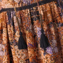 Jurk<Lora Zellini Lange jurk met bloemenprint en afwerkingen in macramé zwart / mosterdgeel