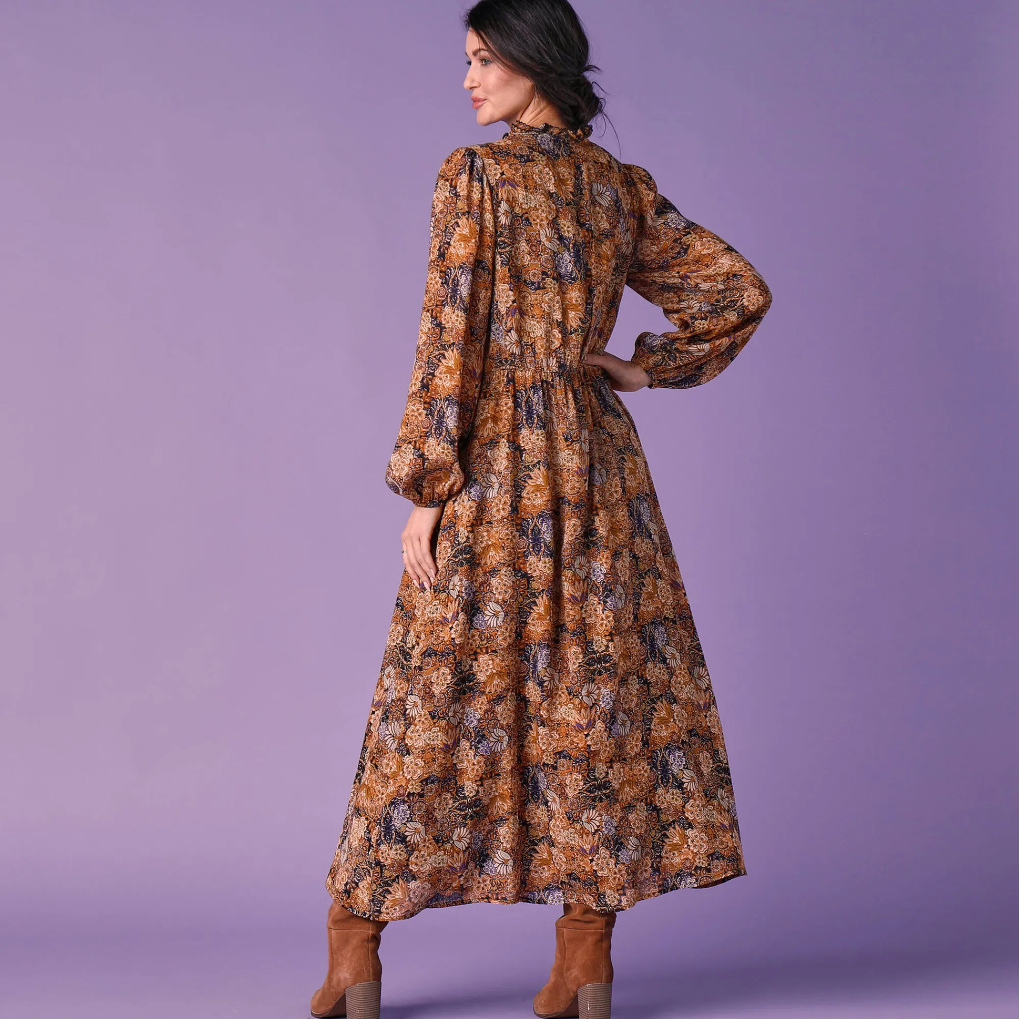 Jurk<Lora Zellini Lange jurk met bloemenprint en afwerkingen in macramé zwart / mosterdgeel