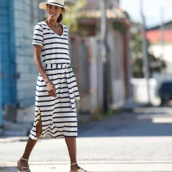 Jurk<Blancheporte Lange jurk met ceintuur en V-hals, gestreept tricot ecru / marine