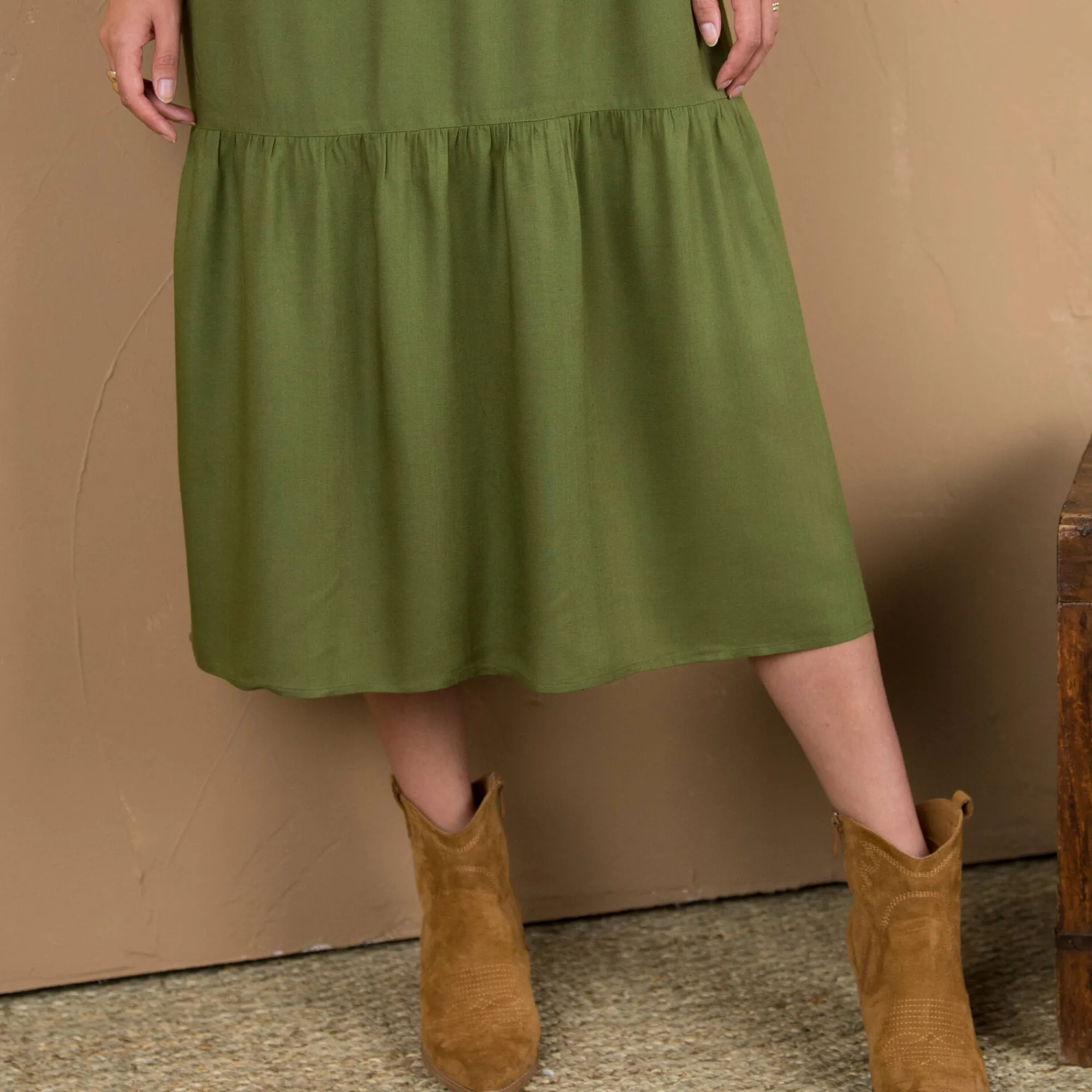 Jurk<Blancheporte Lange jurk met ellebooglange mouwen, contrasterend borduursel kaki