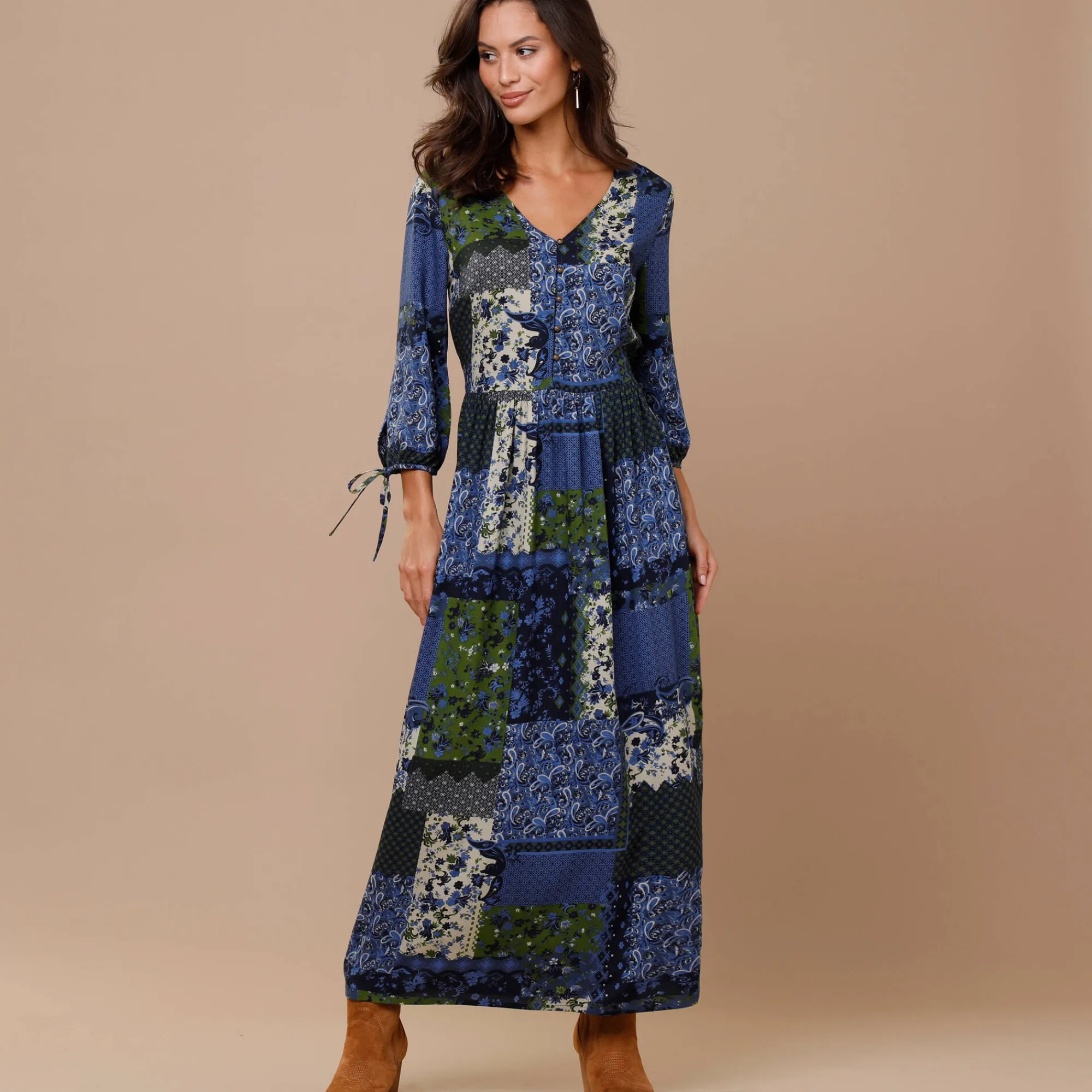 Jurk<Lora Zellini Lange jurk met patchworkprint en V-hals blauw / groen
