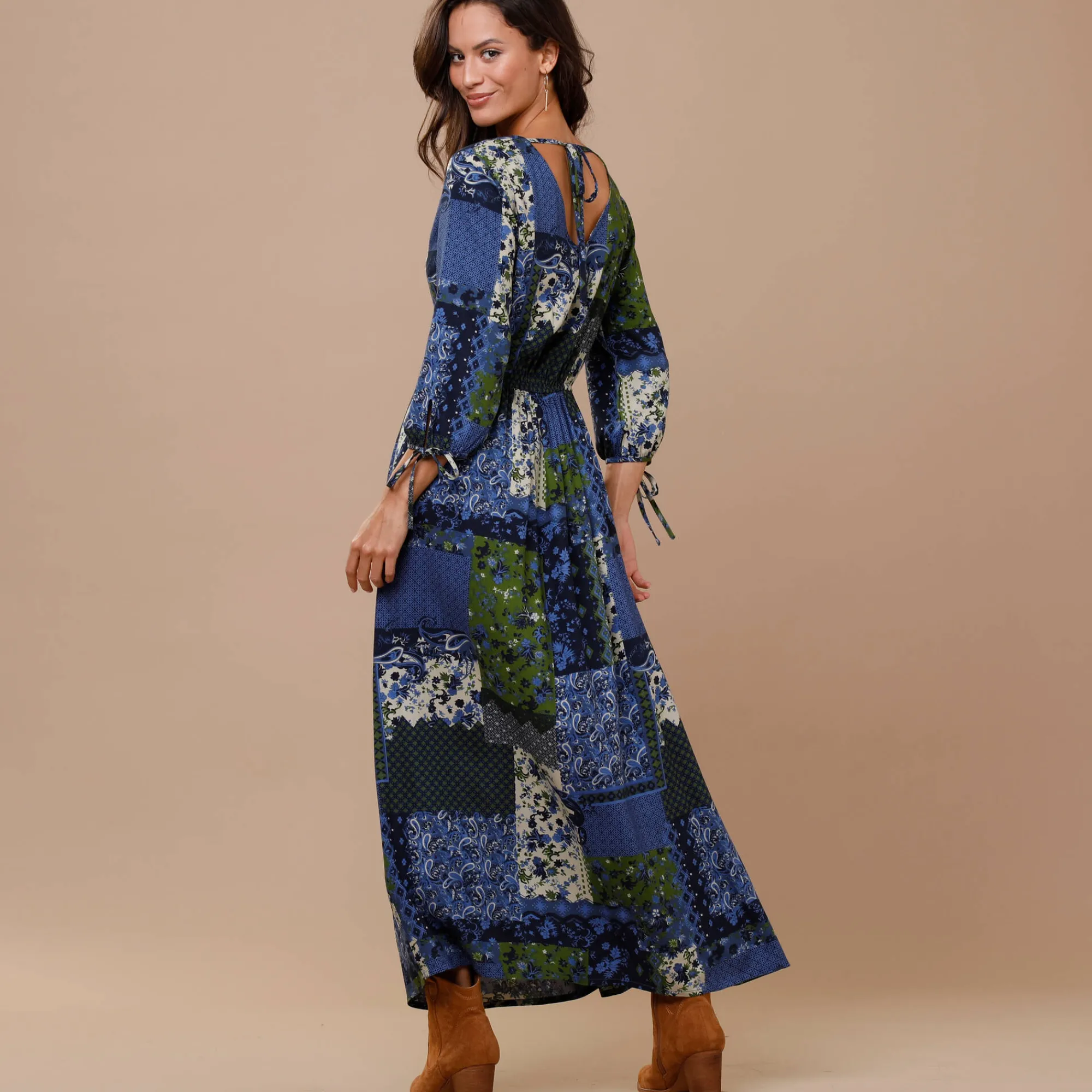 Jurk<Lora Zellini Lange jurk met patchworkprint en V-hals blauw / groen