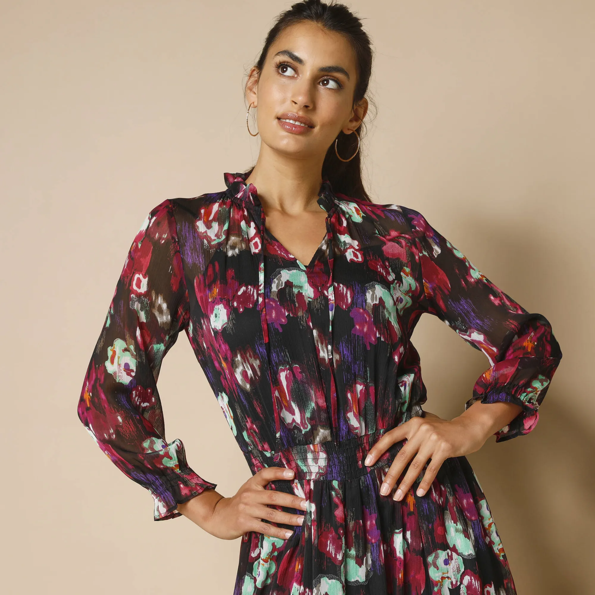Feestoutfits Dames|Jurk<Blancheporte Lange jurk met smokwerk aan de taille, bedrukte voile zwart / veelkleurig