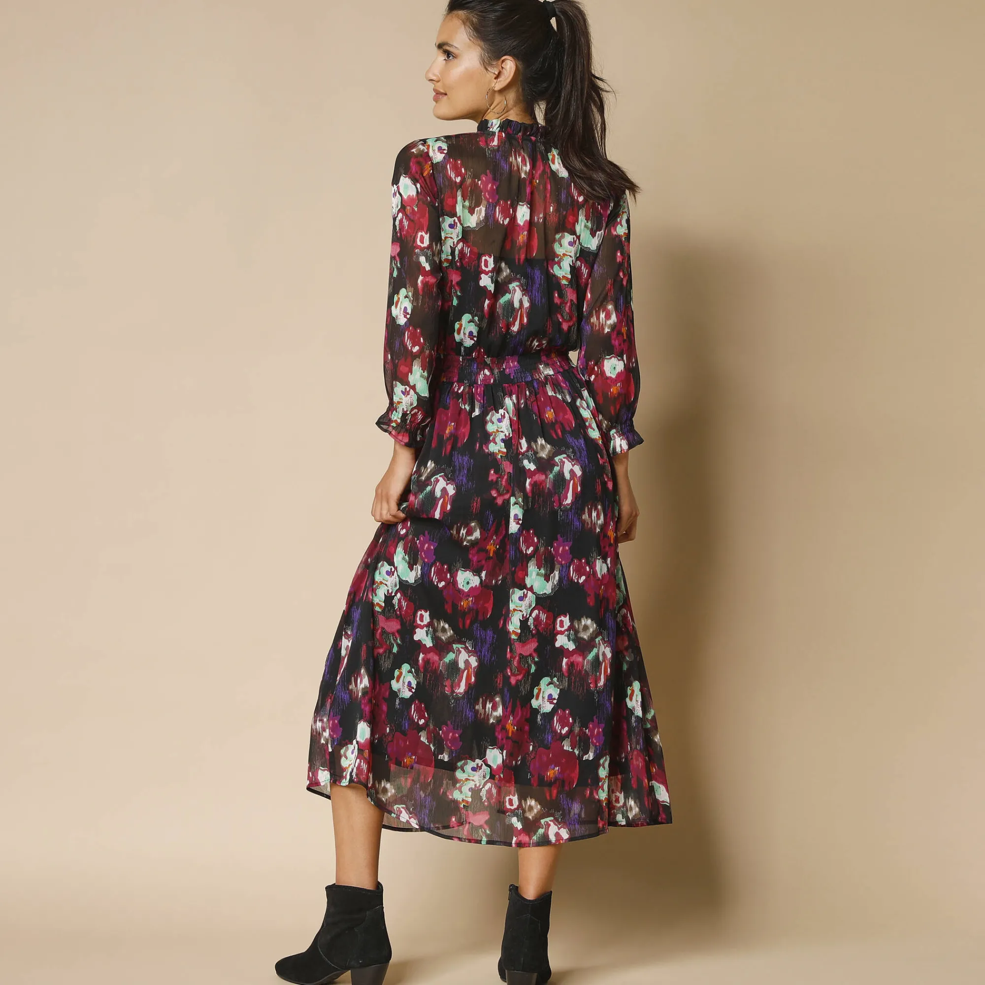 Feestoutfits Dames|Jurk<Blancheporte Lange jurk met smokwerk aan de taille, bedrukte voile zwart / veelkleurig