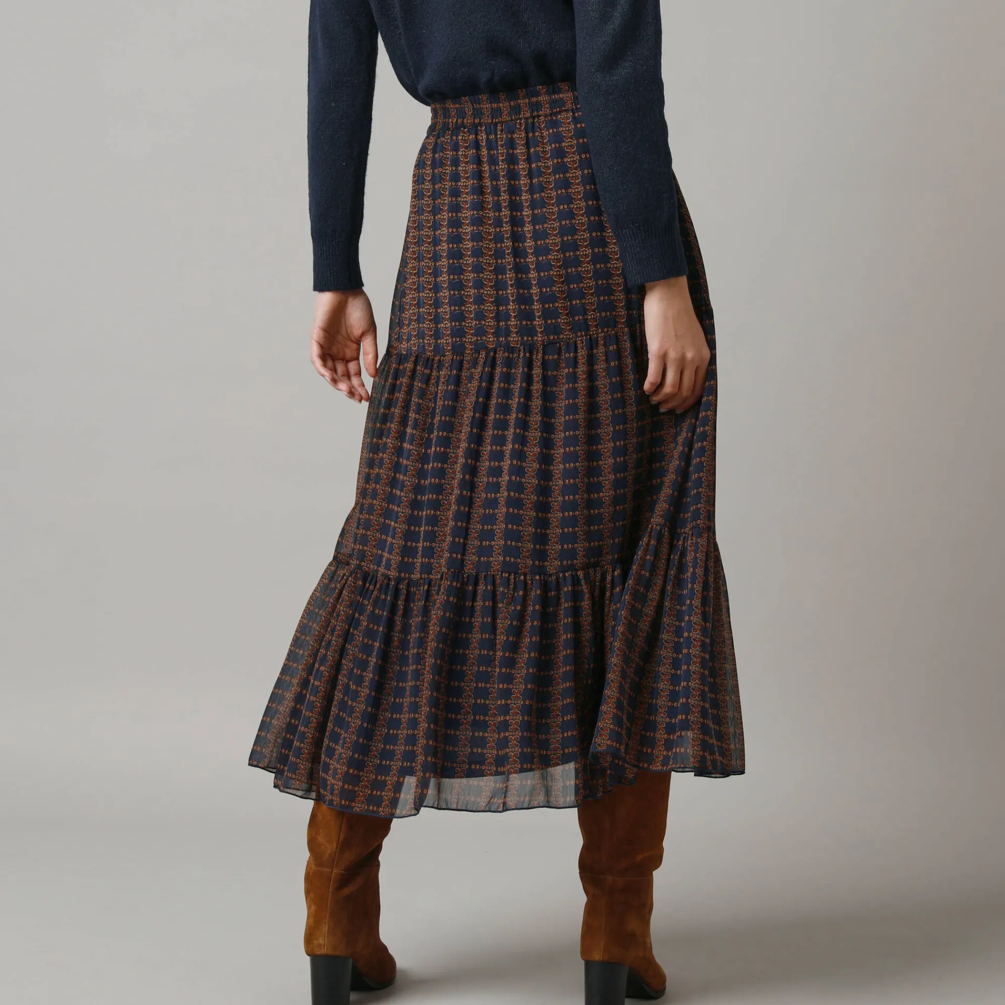 Rok<Lora Zellini Lange rok met fronsrokvolume, bedrukte voile marine / hazelnootbruin
