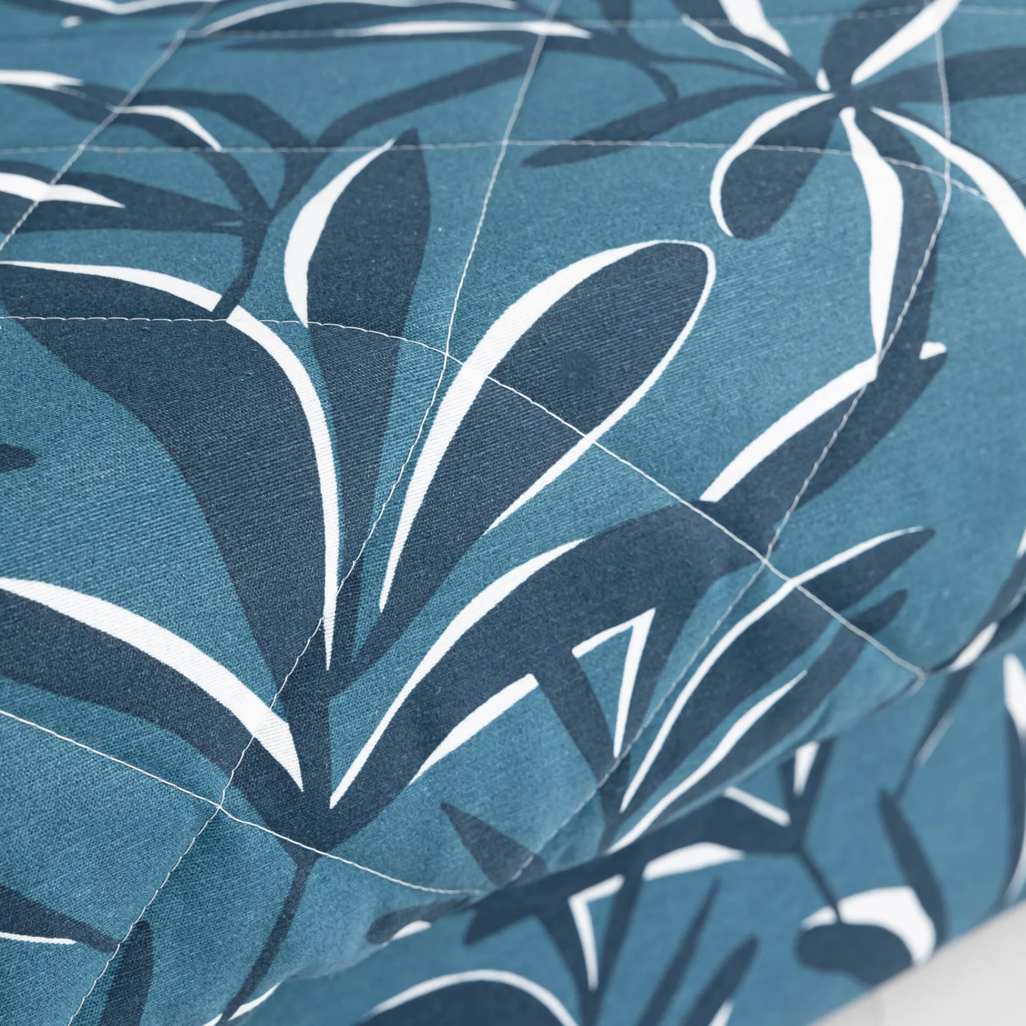 Zitbankhoes<Blancheporte Matelasserde hoes voor clic-clac met bladerenprint blauw
