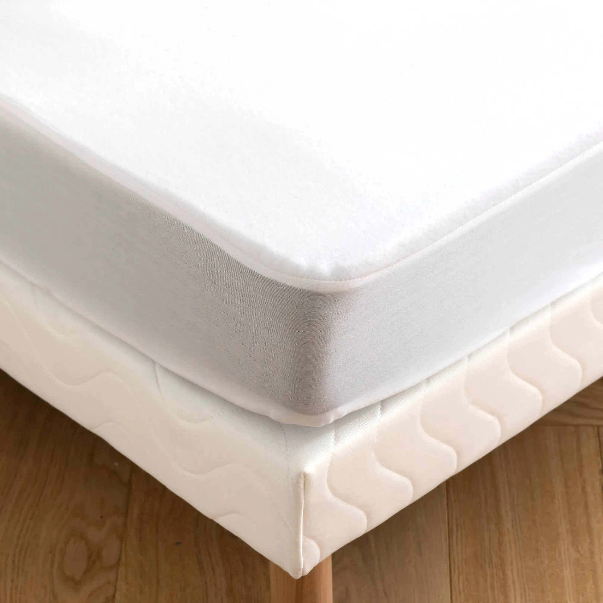 Matrasbeschermer<Blancheporte Matrasbescherm in ondoorlatende microvezel, speciaal voor gelede bedbodem wit