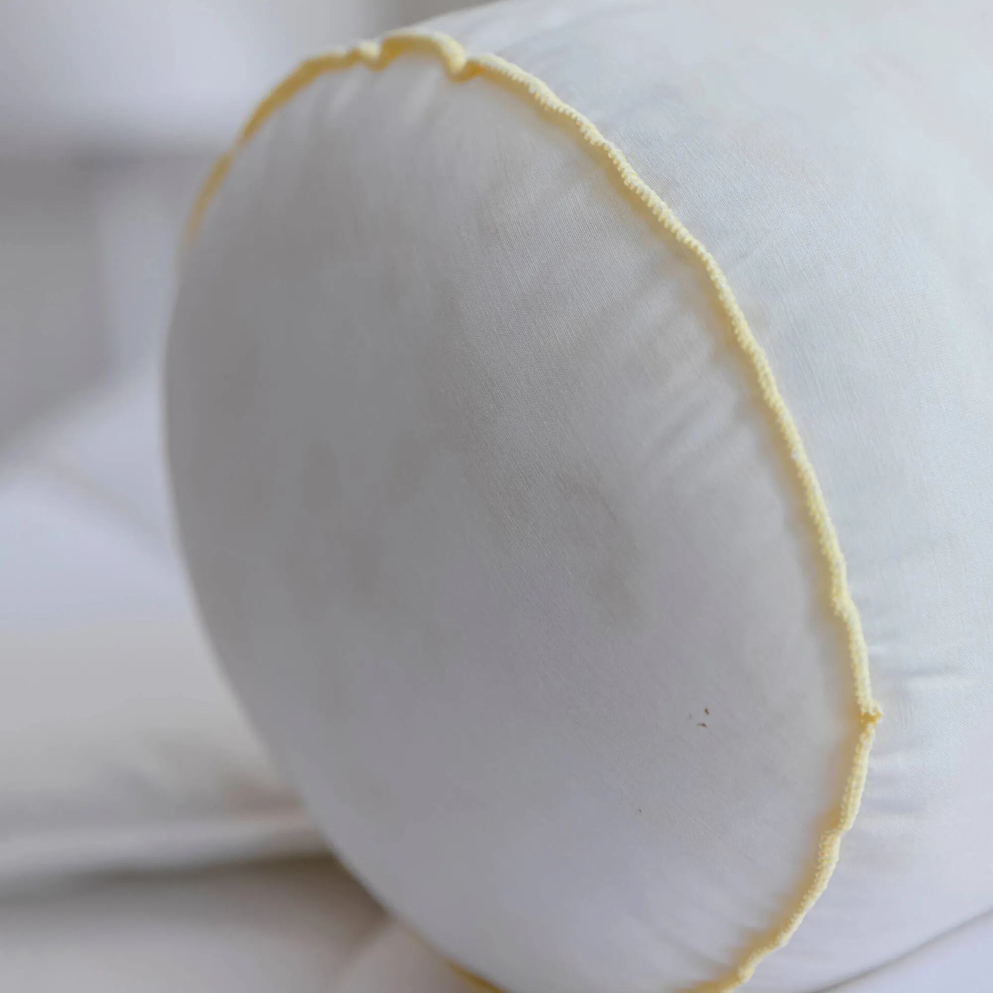 Peluwkussen<Blancheporte Milieuvriendelijk peluwkussen met natuurlijke antimicrobenbehandeling, stevig wit