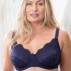 Beha<Confidence Lingerie Minimizerbeha in ajourtricot Osilio, met flexibele beugels marine