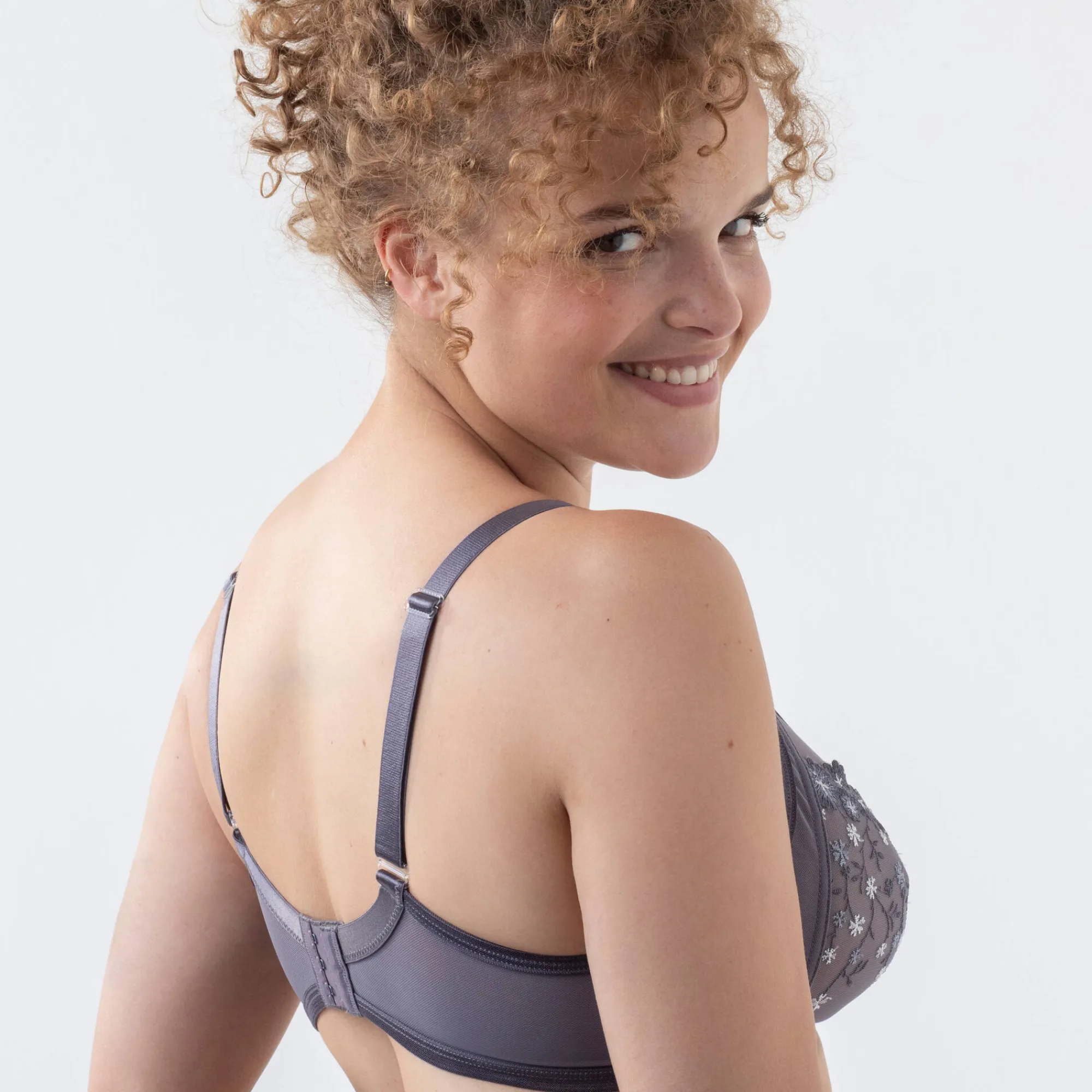 Beha<Confidence Lingerie Minimizerbeha in geborduurde tule Oliena - met beugels grijs