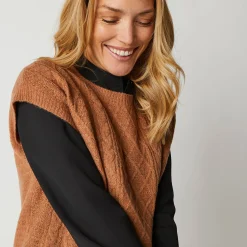 Trui En Vest<Blancheporte Mouwloze trui met kabelmotieven en afhangende schouders karamel