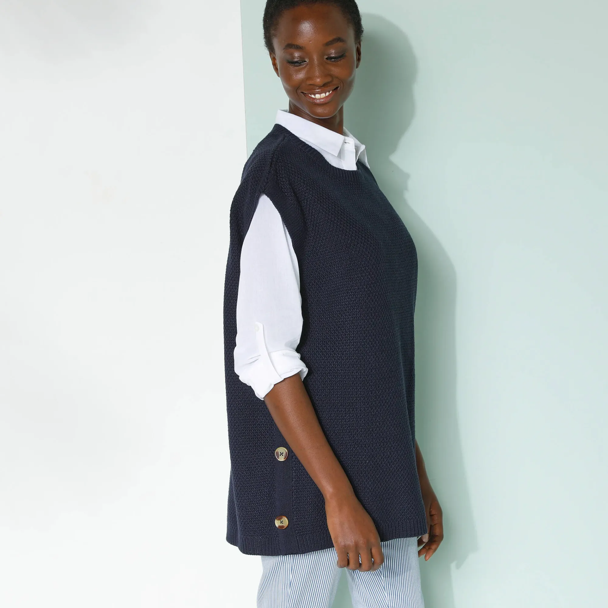 Trui En Vest<Blancheporte Mouwloze tuniektrui met knopen in hoornstijl, fantasietricot marine
