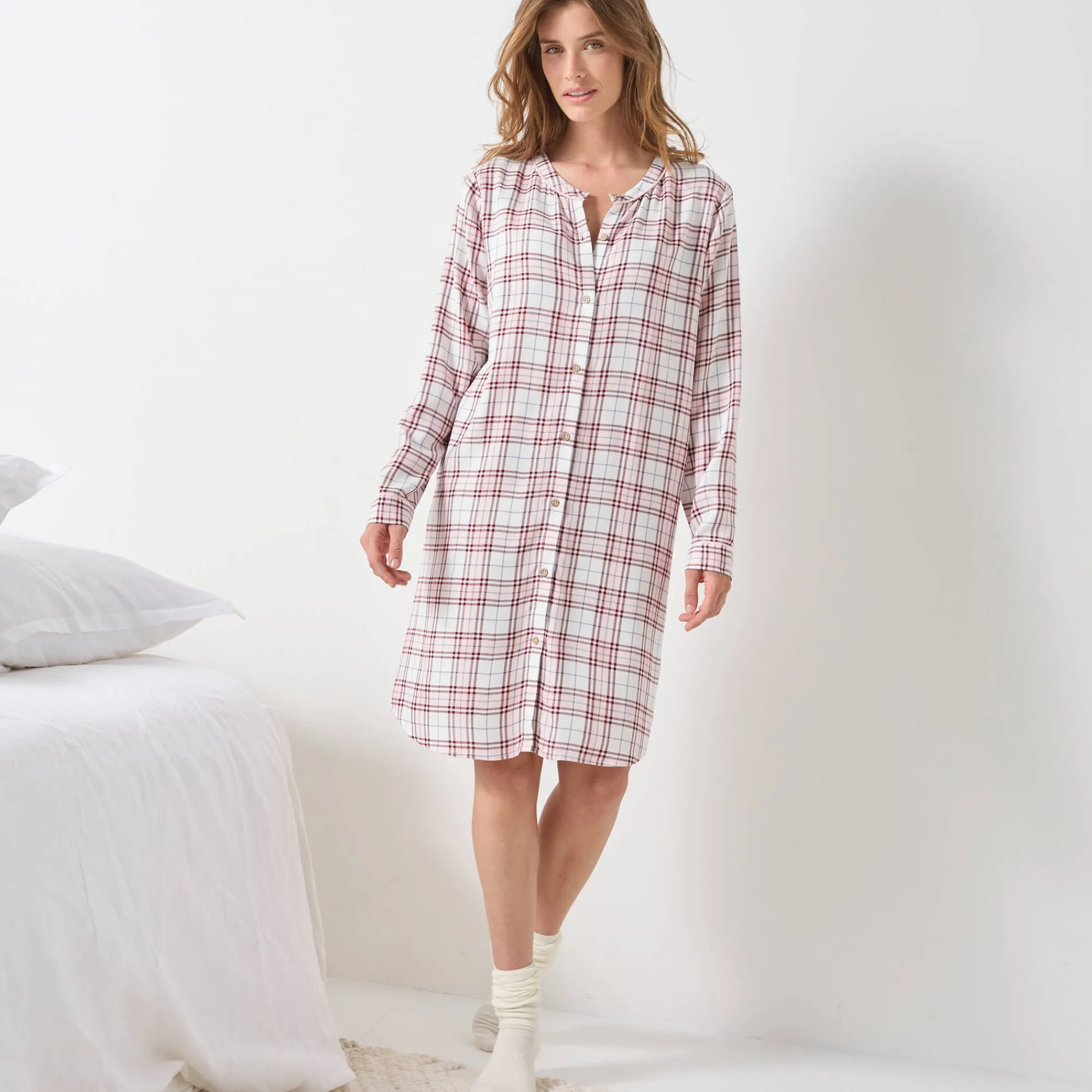 Nachthemd<Blancheporte Nachthemd in liketmodel met knopen vooraan en ruitjesmotief ecru / roze
