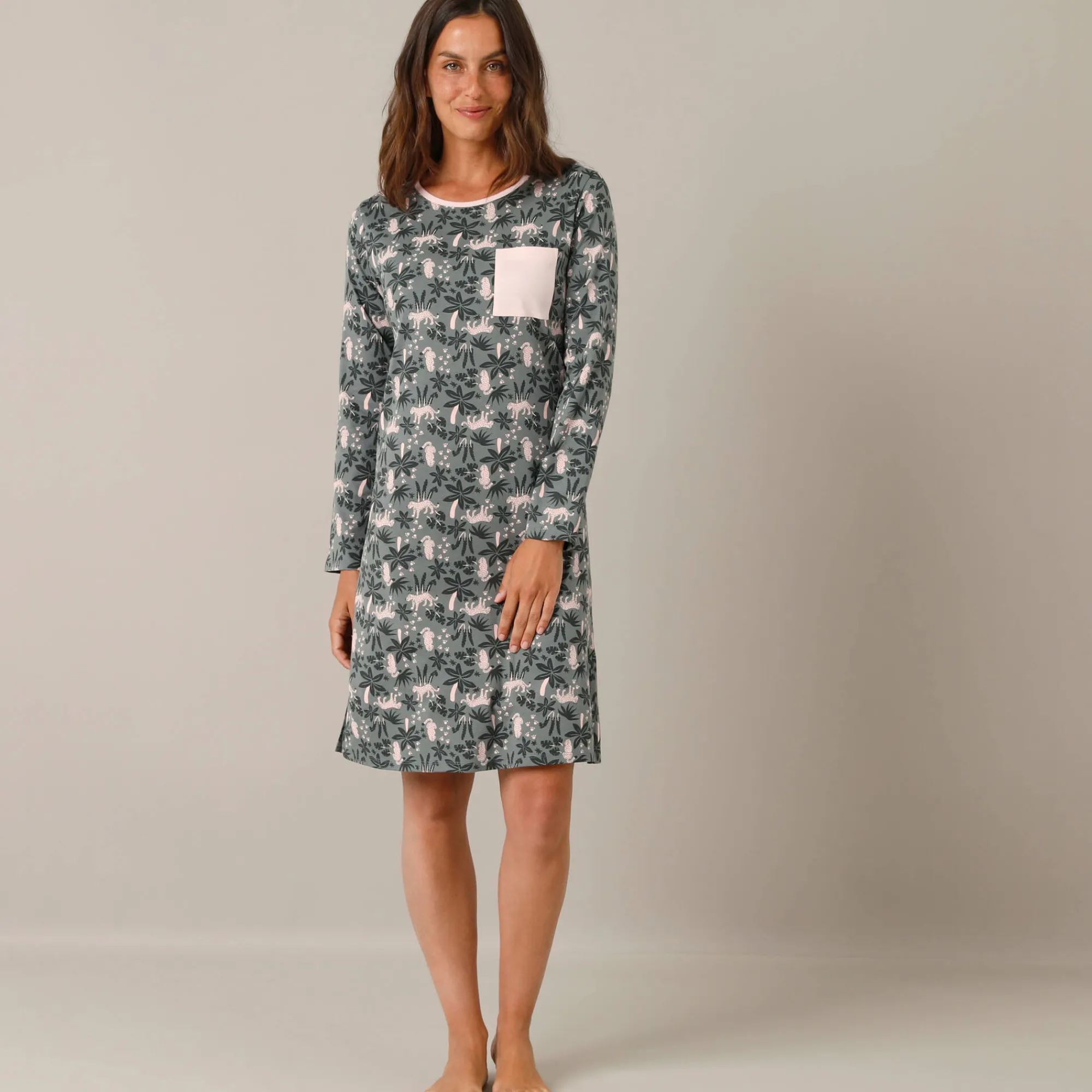 Nachthemd<Blancheporte Nachthemd met jungleprint grijs / roze