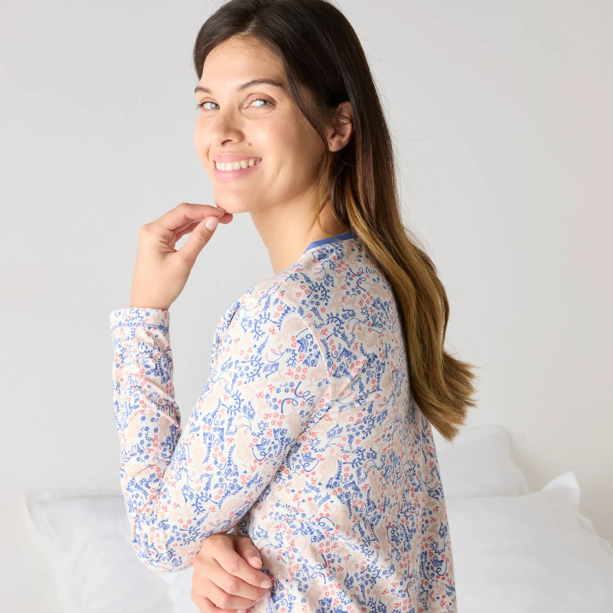 Nachthemd<Blancheporte Nachthemd met lange mouw en en 'vogel' print ecru / blauw