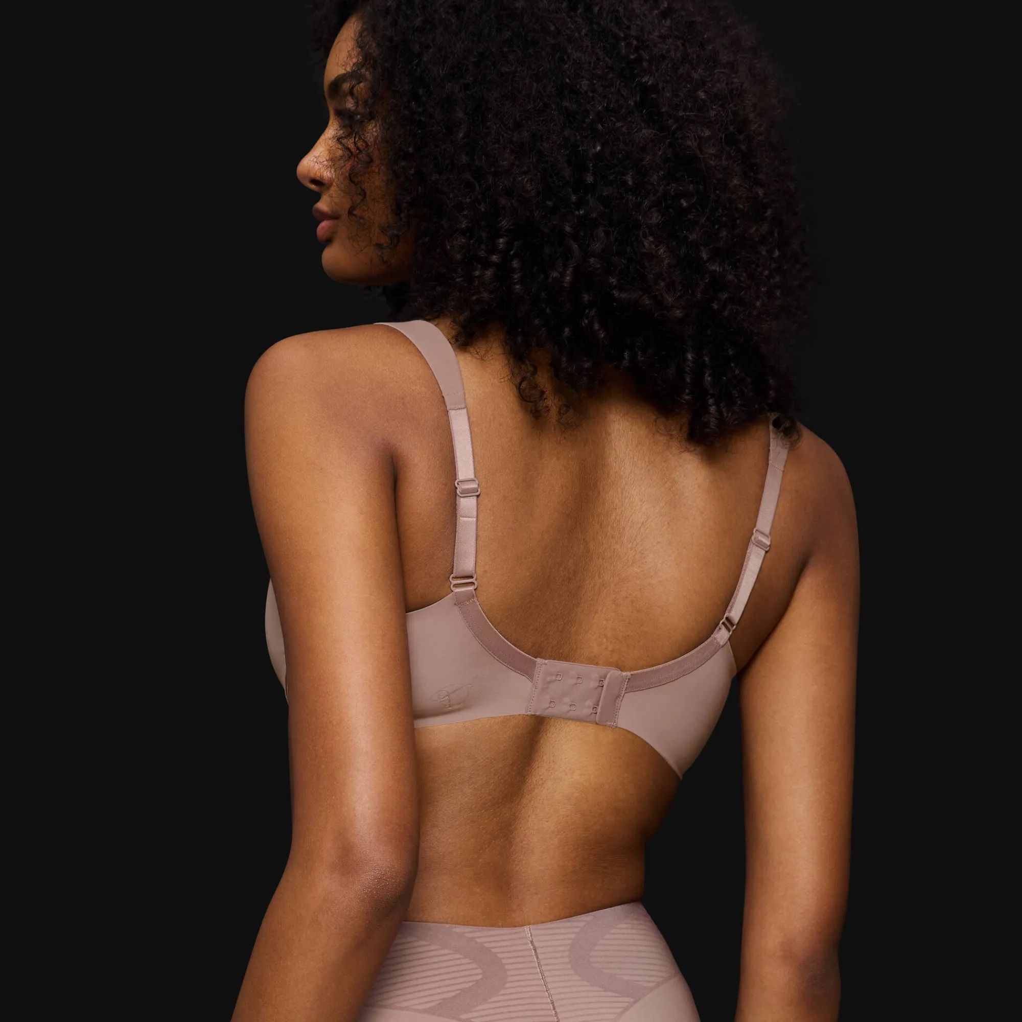 Beha<Triumph Omhullende beha "Illusion curves" - beugels rosébeige
