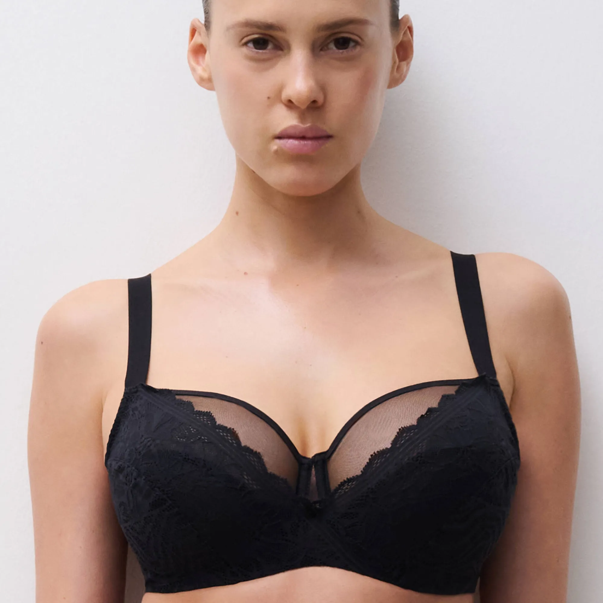Beha<Chantelle Omhullende beha in kant Floral touch - met beugels zwart