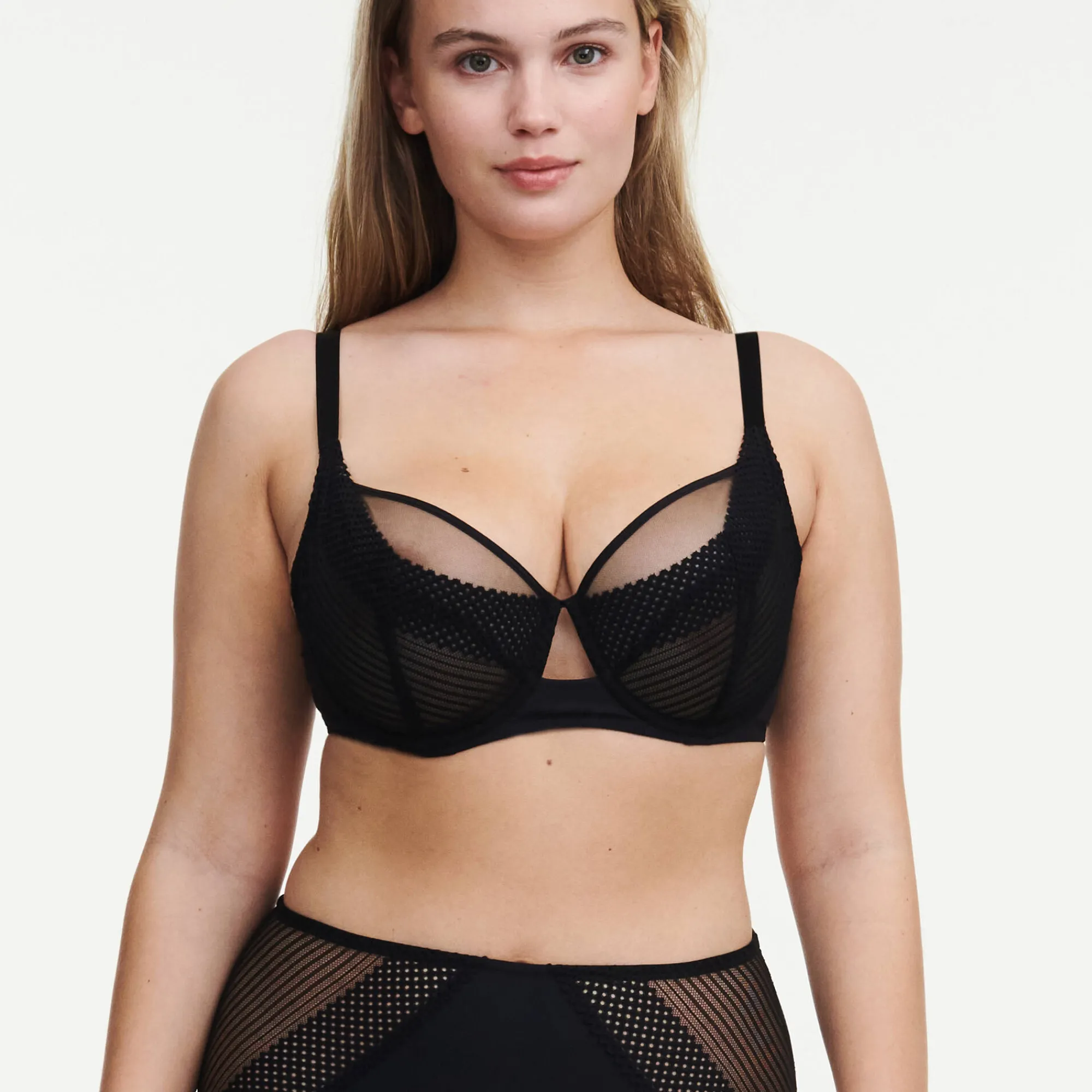 Beha<Chantelle Omhullende beha in tricot en kant 'Play' - met beugels zwart