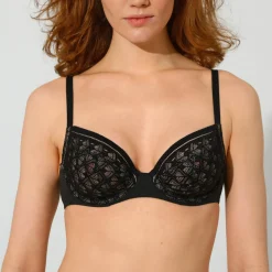 Beha<Chantelle Omhullende beha met bloemenkant Ace easy feel van ® - met beugels zwart