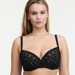 Beha<Chantelle Omhullende beha met bloemenkant Ace easy feel van ® - met beugels zwart