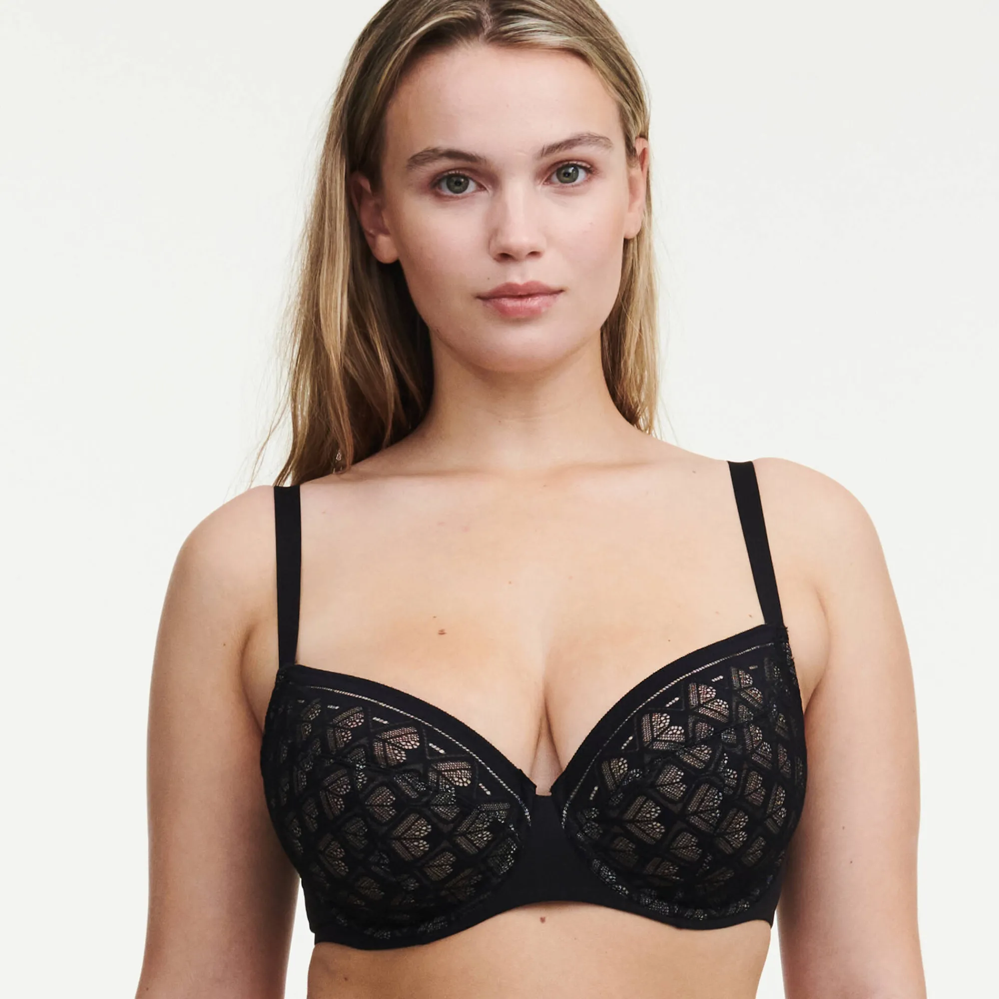 Beha<Chantelle Omhullende beha met bloemenkant Ace easy feel van ® - met beugels zwart