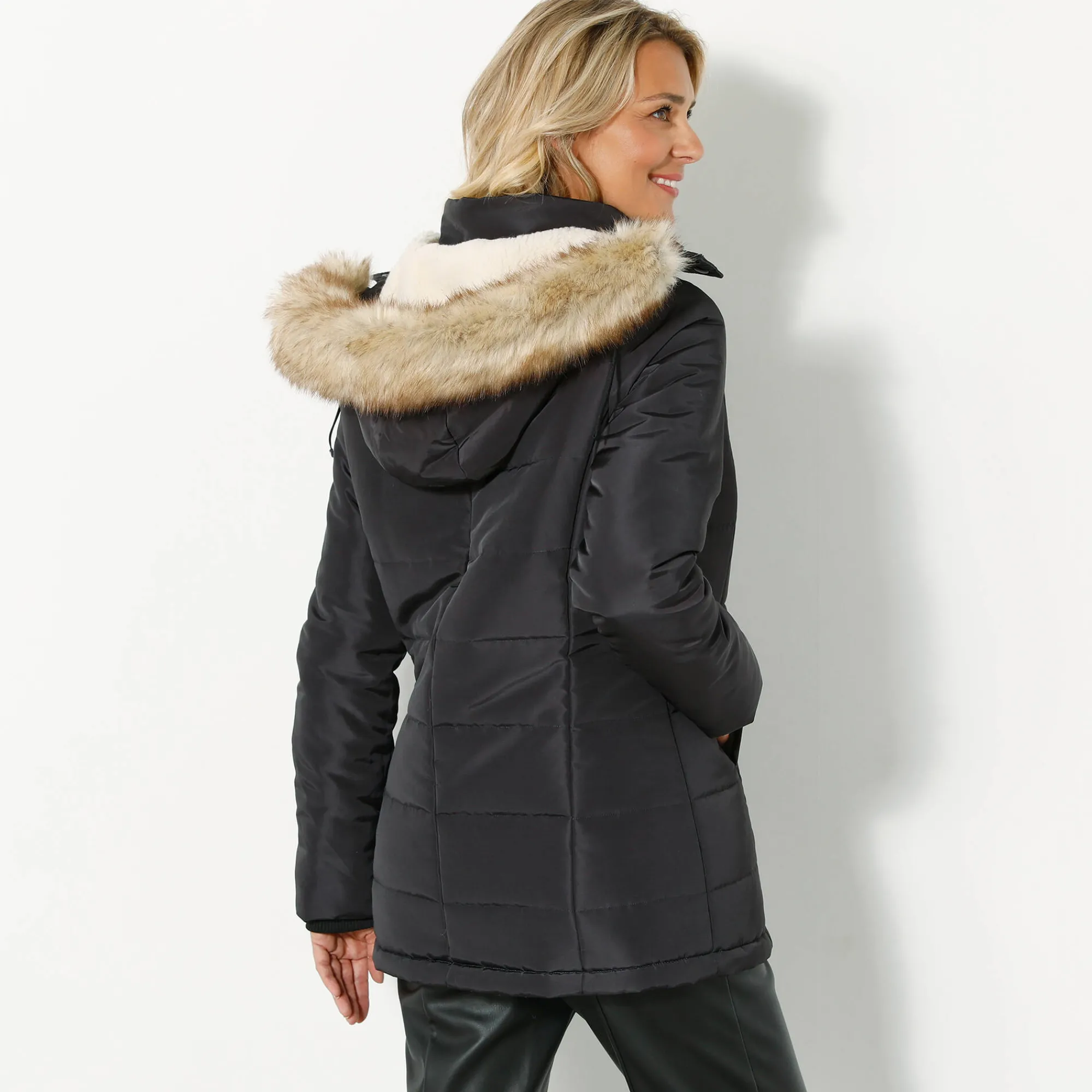 Parka En Donsjas<Blancheporte Ondoorlatende gewatteerde jas met kap zwart