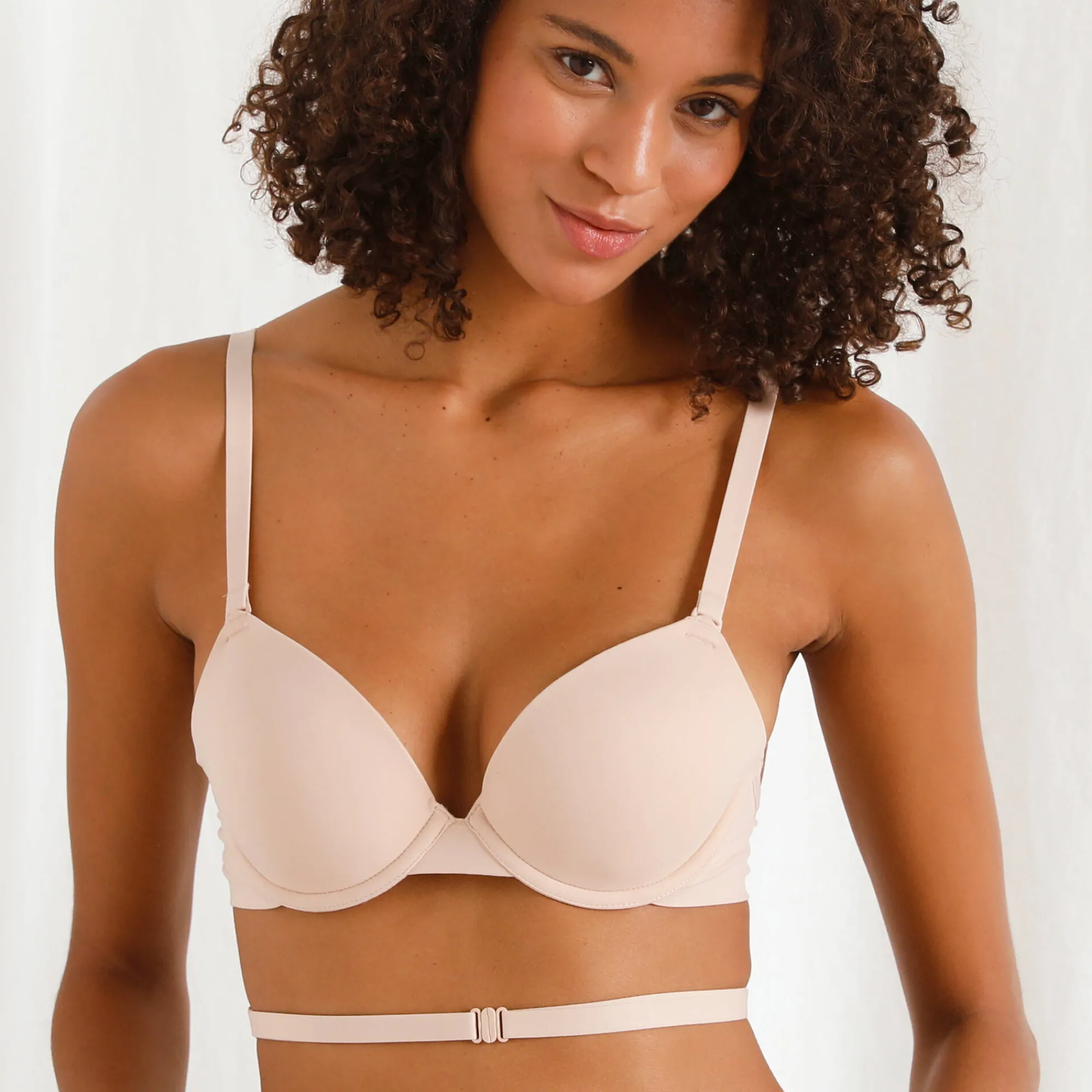 Beha<Chantelle Onzichtbare beha "Easy Feel" met multiway-bandjes - met beugels beige