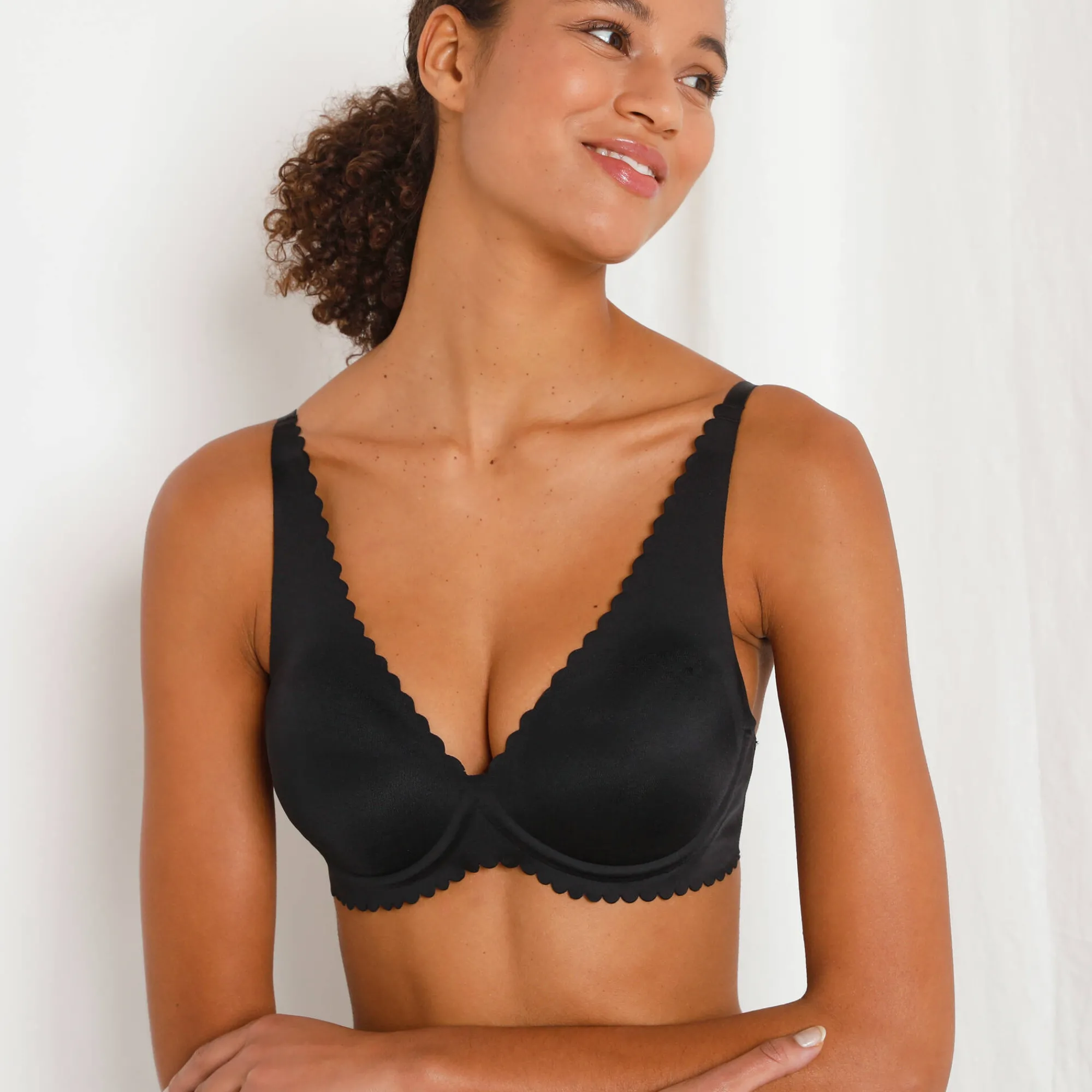 Beha<Dim Onzichtbare beha in microvezel Body Touch - met flexibele beugels zwart