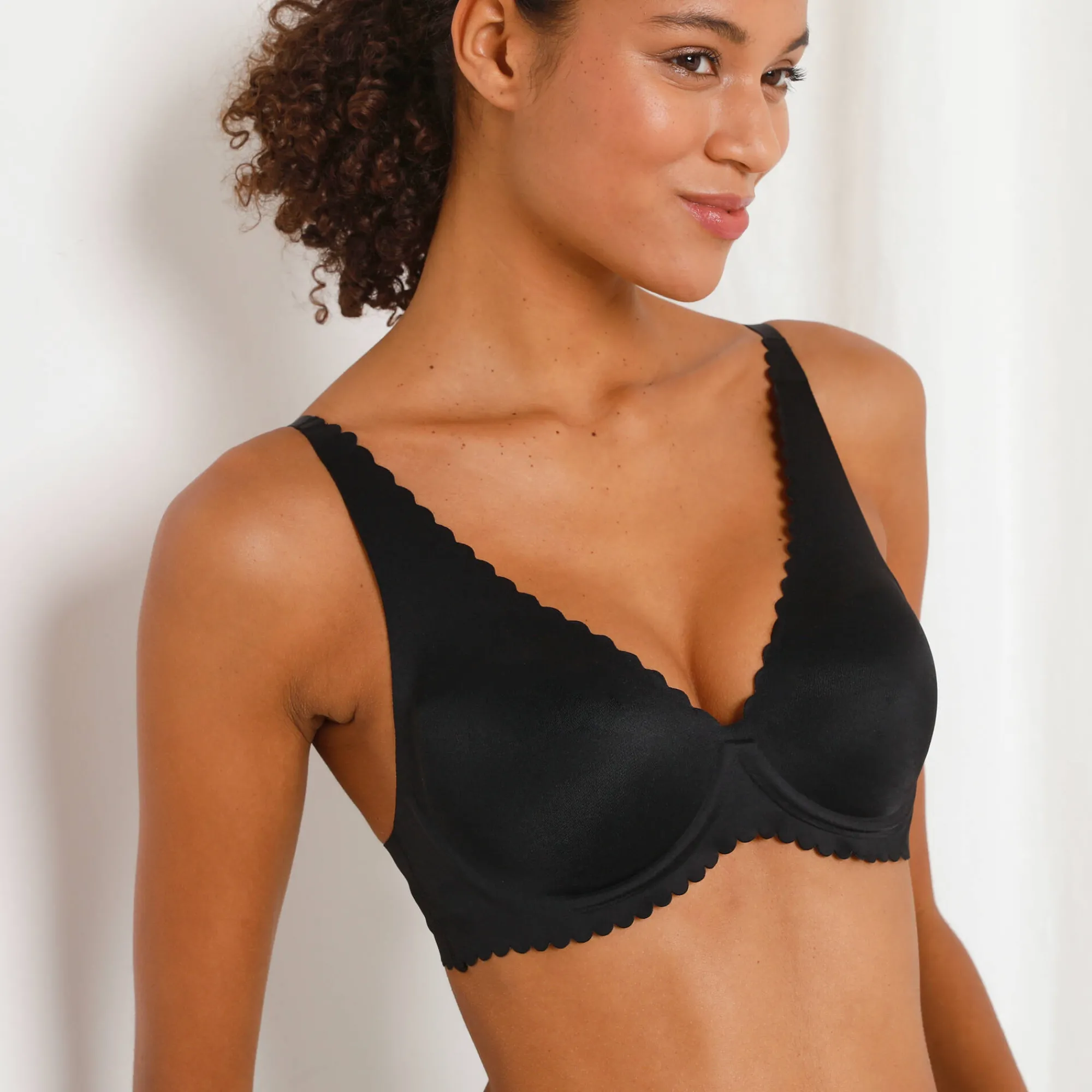 Beha<Dim Onzichtbare beha in microvezel Body Touch - met flexibele beugels zwart